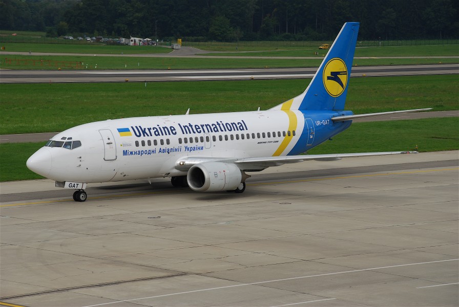 Ukraine International Boeing 737-500, UR-GAT@ZRH,27.08.2007-486be - Flickr - Aero Icarus