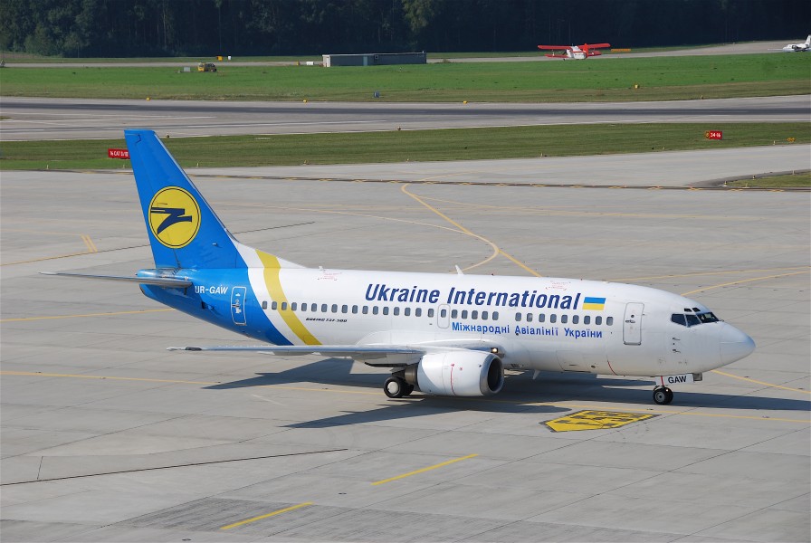 Ukraine International Boeing 737-500; UR-GAW@ZRH;10.09.2009 555cu (4329644463)