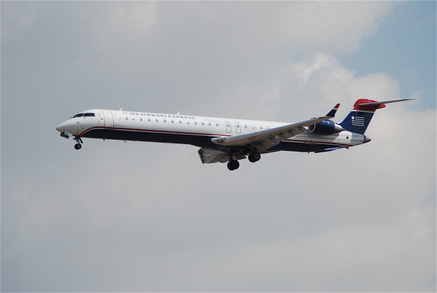 US Airways Express Canadair CRJ-900; N910FJ@LAX;21.04.2007 466gn (4289191336)