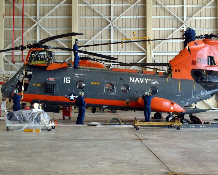 US Navy 020430-N-3889M-003 CH-46 maintenance HC-5, Guam
