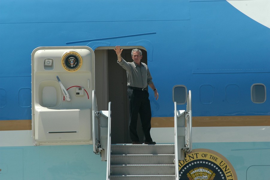 US Navy 060518-M-5191K-060 President George W. Bush, waves goodbye to the Marines and service members at Marine Corps Air Station (MCAS) Yuma from the steps of Air Force One