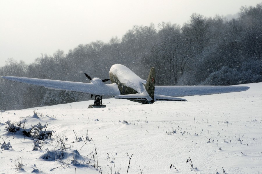 Vysny Komarnik zasnezene lietadlo Lisunov Li-2