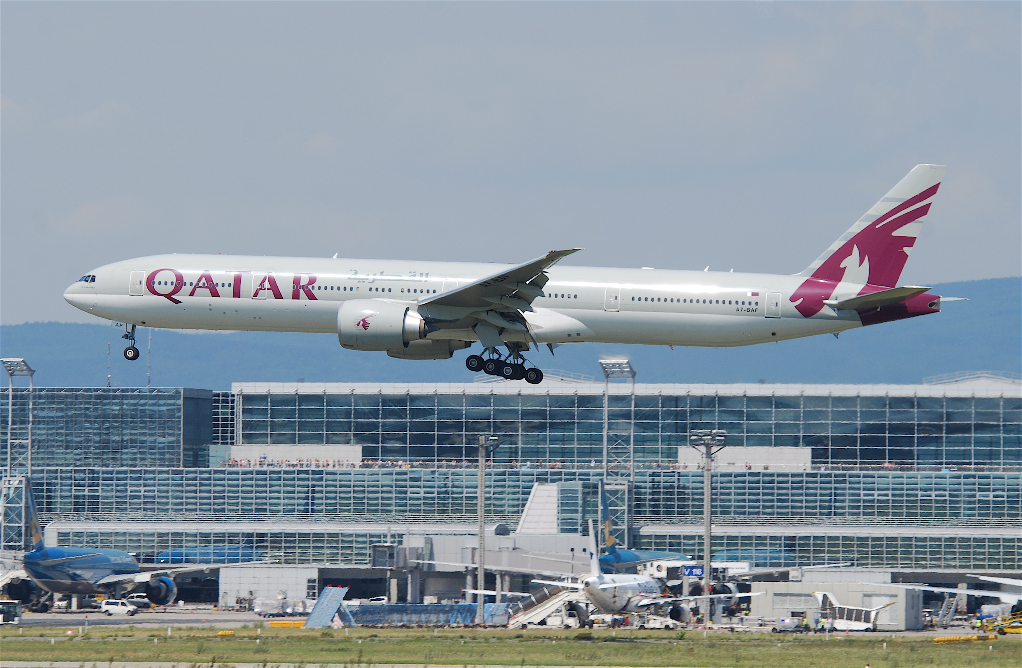 Qatar Airways Boeing 777-300ER; A7-BAF@FRA;16.07.2011 609gu (6190539992)