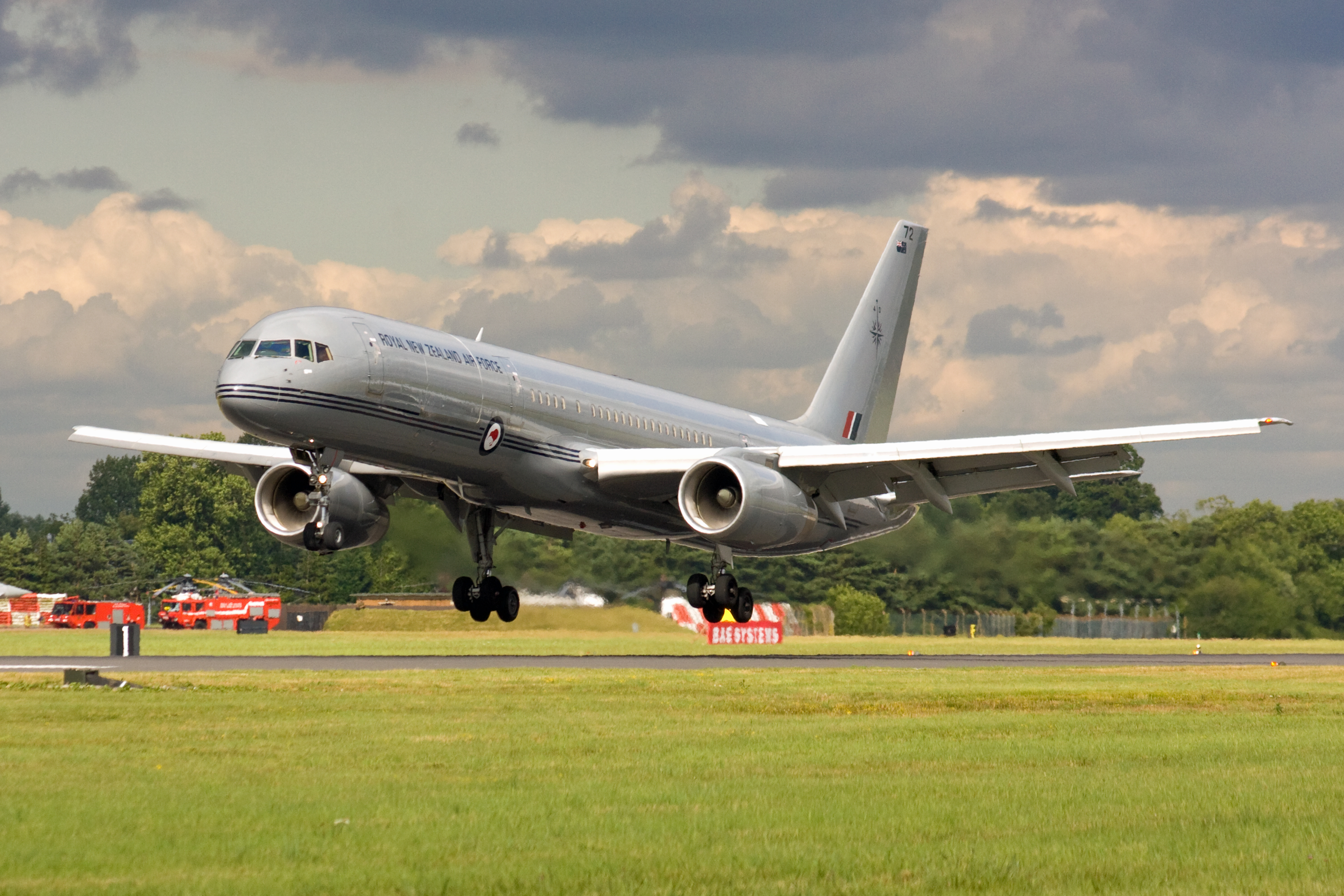 RNZAF Boeing 757-200 14 (3757186495)