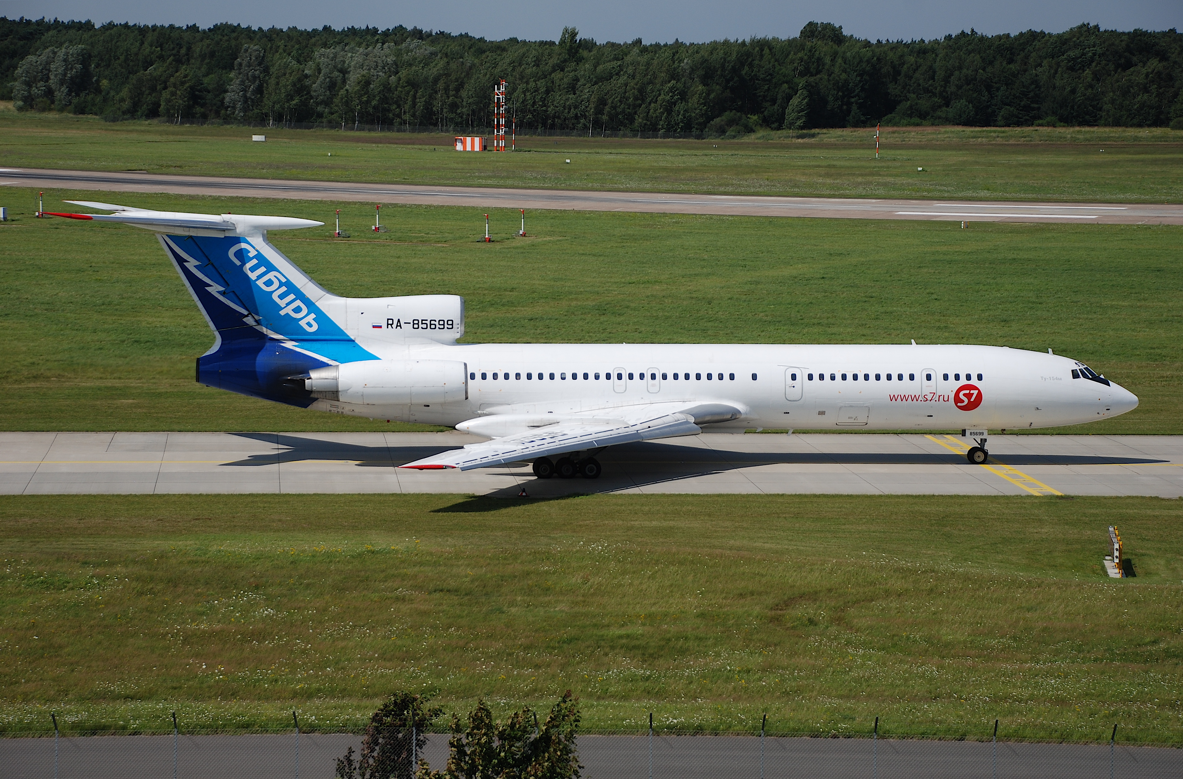 S7 Airlines Tupolev 154, RA-85699@HAJ,27.07.2007-481hi - Flickr - Aero Icarus