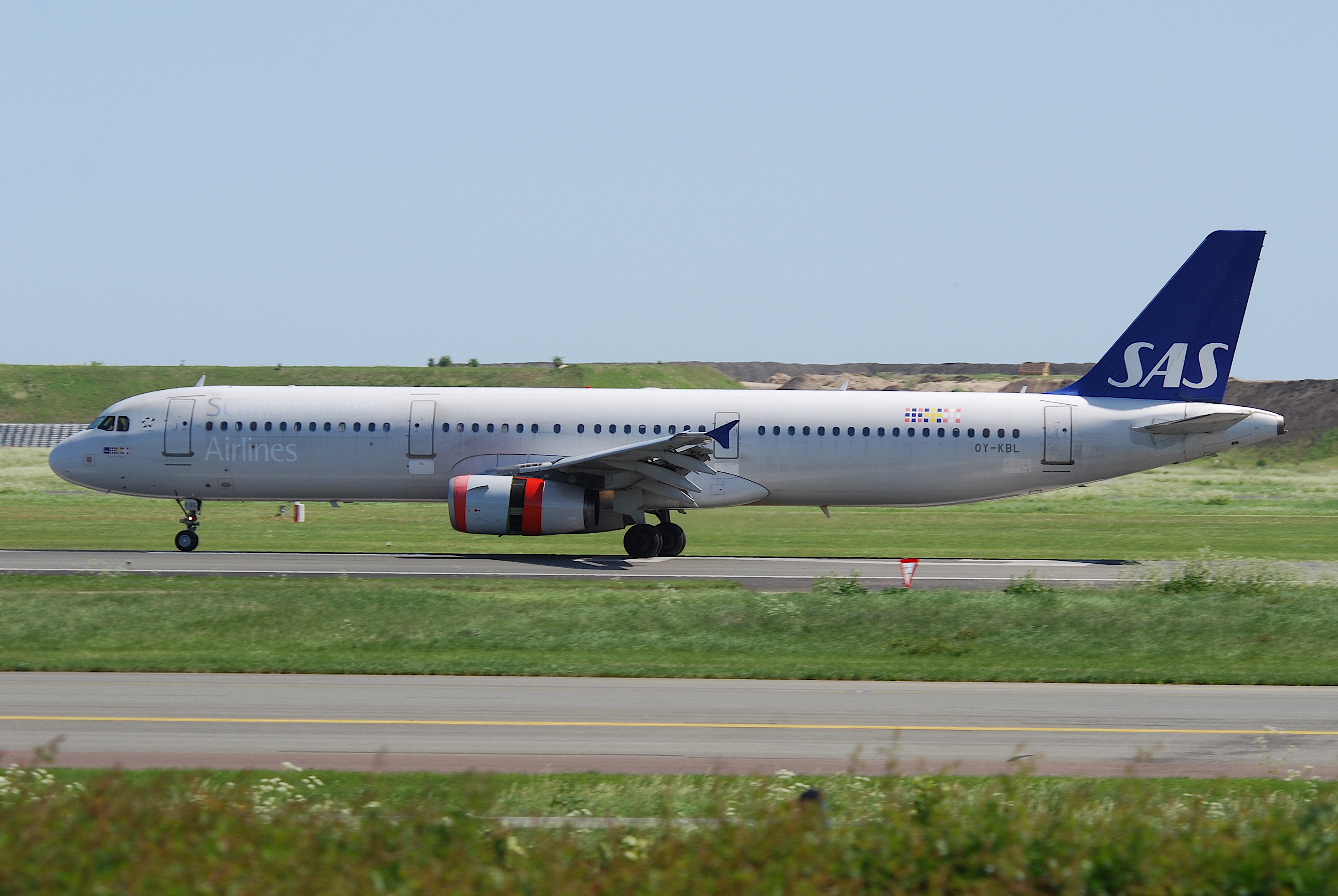 Scandinavian Airlines Airbus A321; OY-KBL@CPH;03.06.2010 574bg (4687966159) (2)