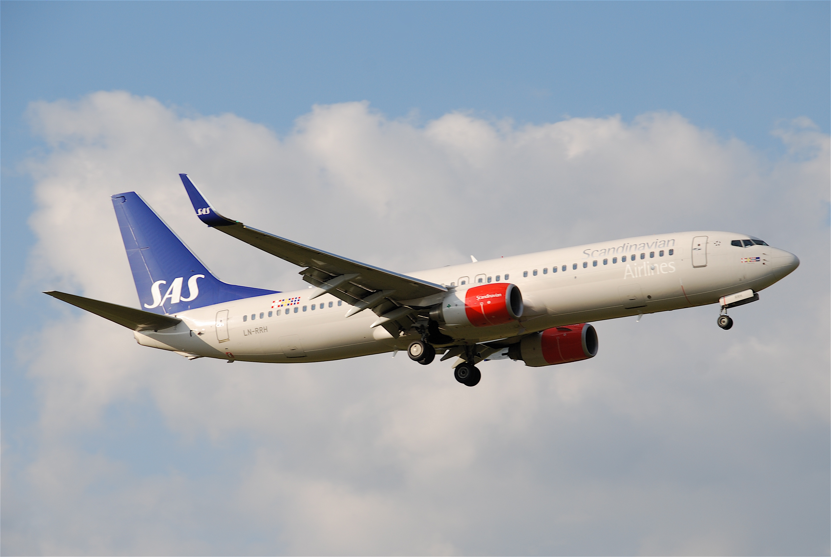 Scandinavian Airlines Boeing 737-883; LN-RRH@ZRH;30.06.2011 601bi (5897388752)