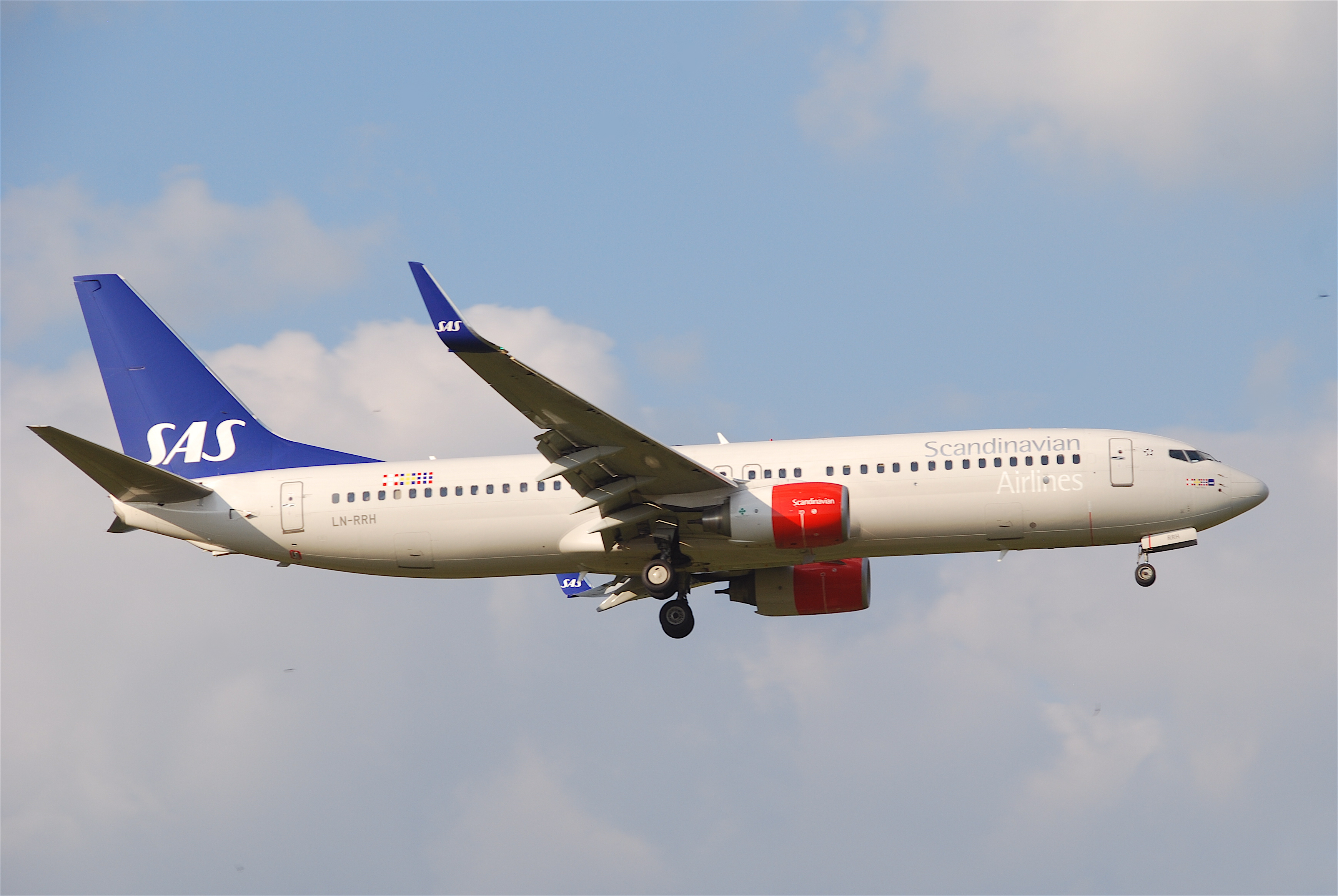 Scandinavian Airlines Boeing 737-883; LN-RRH@ZRH;30.06.2011 601bk (5897389590)