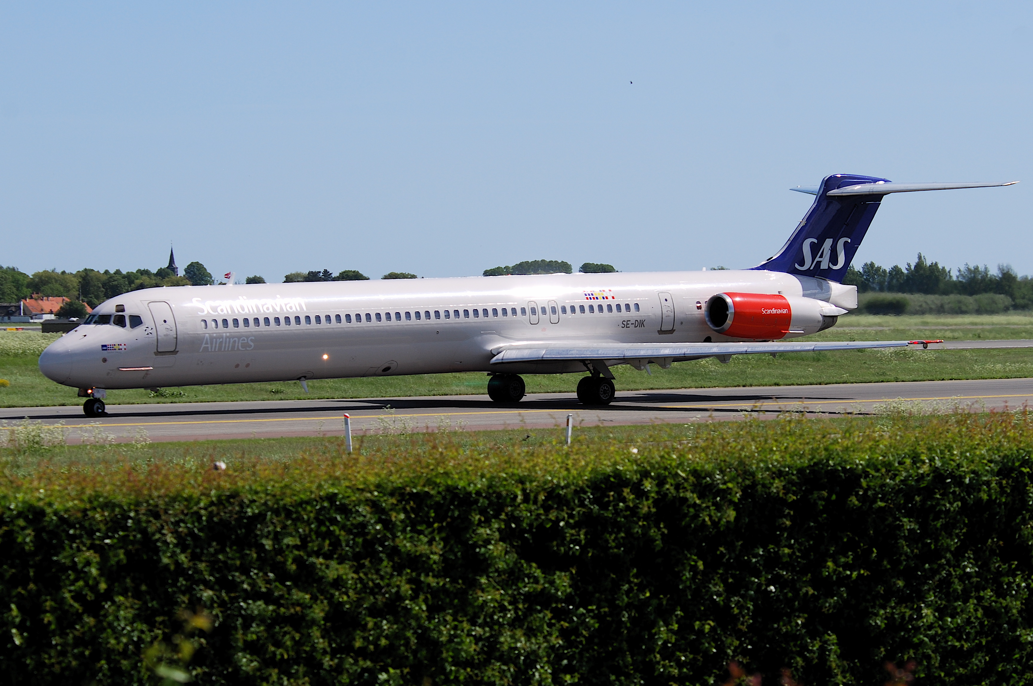 Scandinavian Airlines MD-82; SE-DIK@CPH;03.06.2010 574dp (4688031695) (2)