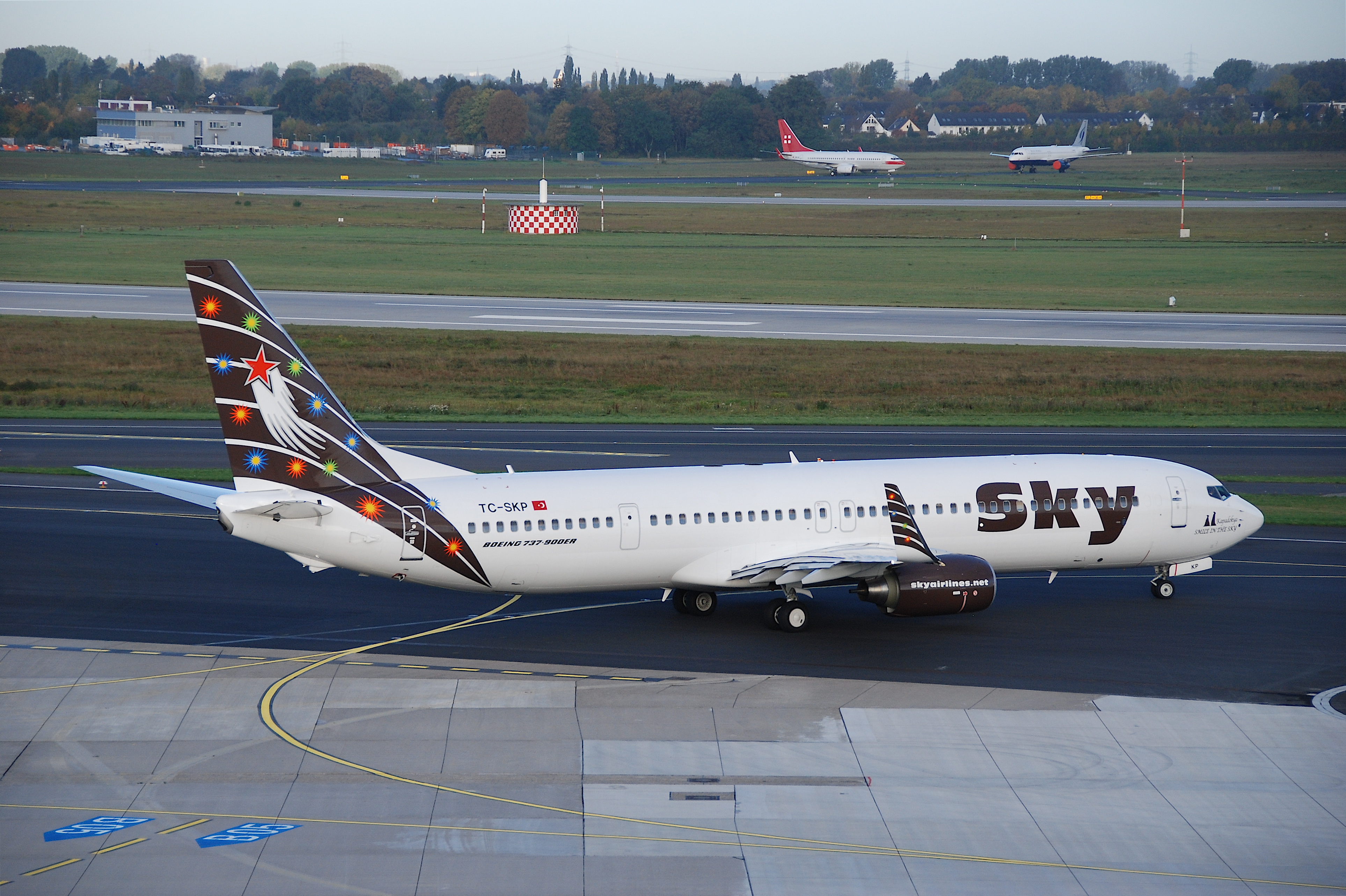 Sky Airlines Boeing 737-900ER, TC-SKP@DUS,13.10.2009-558bq - Flickr - Aero Icarus