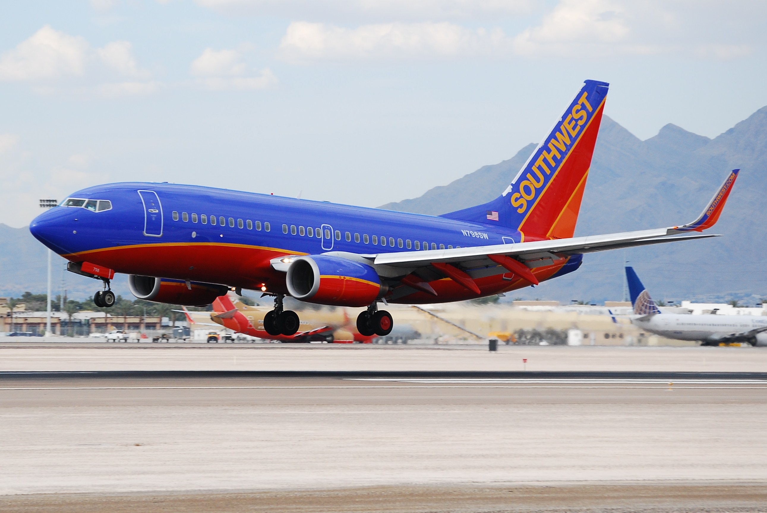 SOUTHWEST (2666227125)