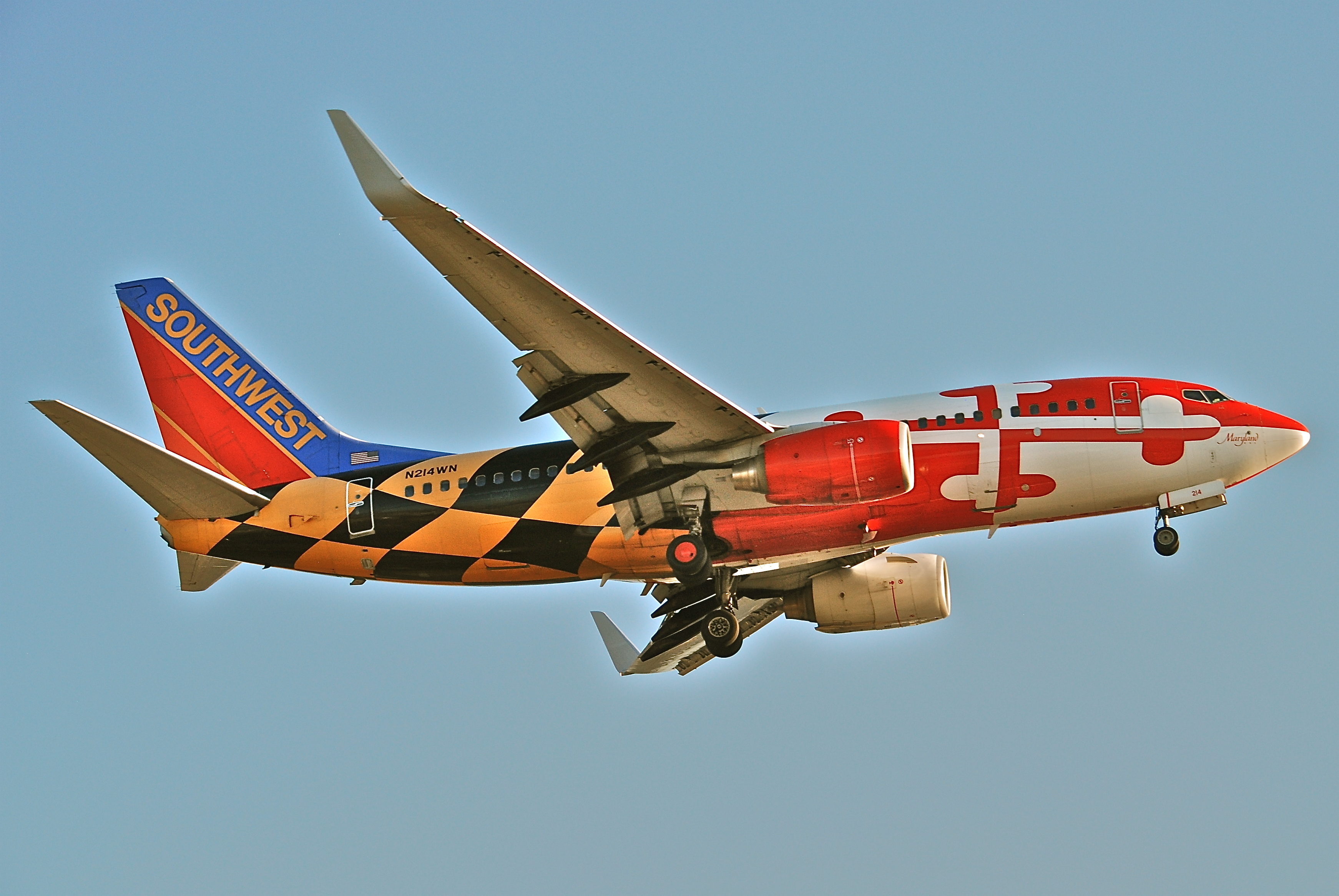 Southwest Airlines Boeing 737-700; N214WN@LAX;11.10.2011 623qk (7051679787)