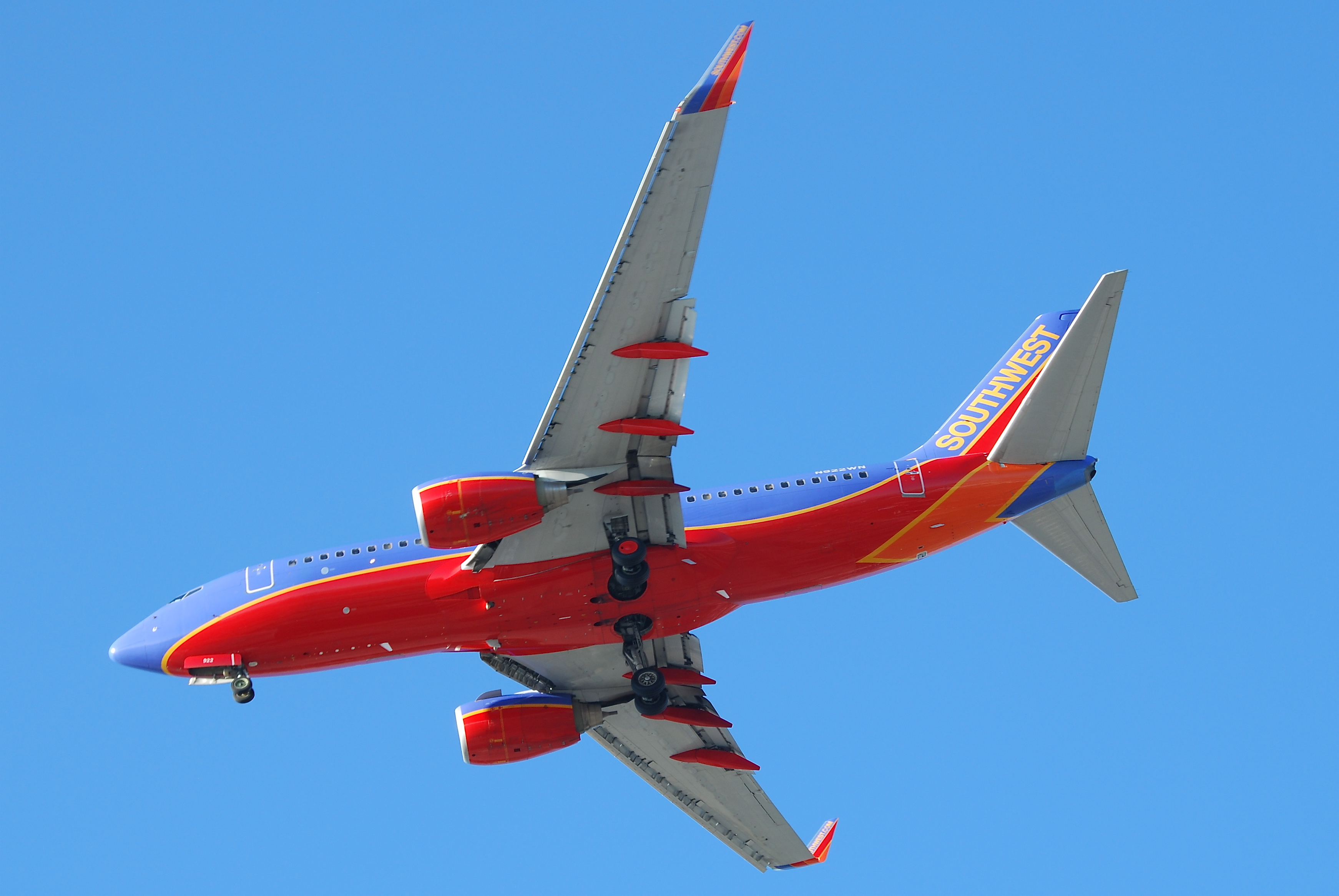 Southwest Airlines Boeing 737-700; N922WN@LAX;11.10.2011 623qa (6905579410)