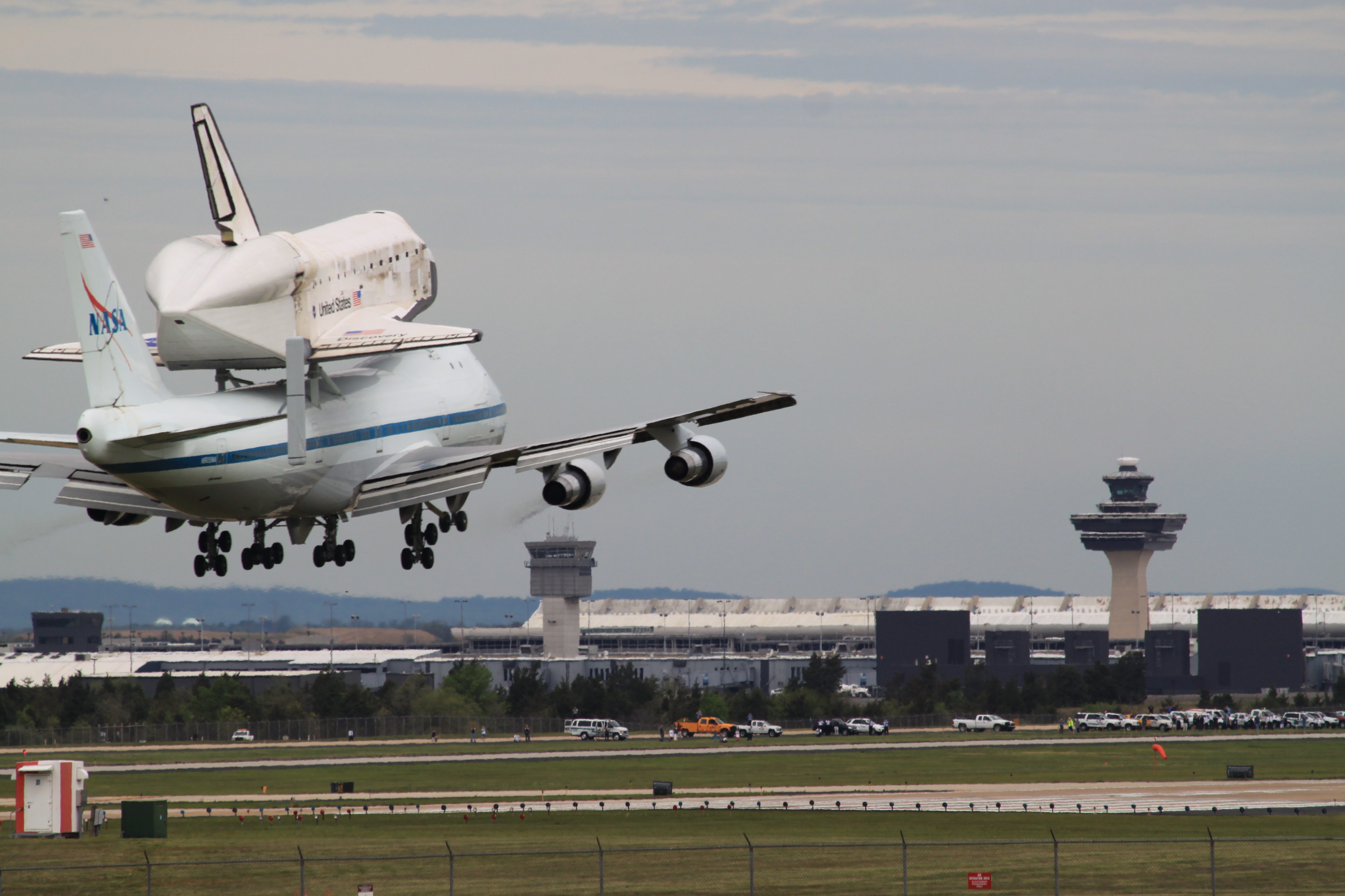 Space Shuttle Discovery landing at Dulles