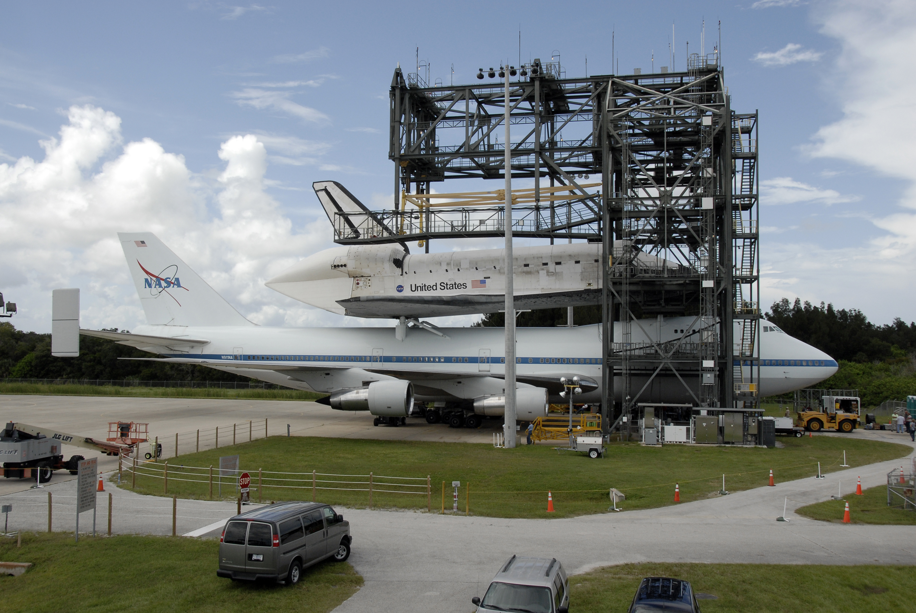 STS-128 Return to KSC 14