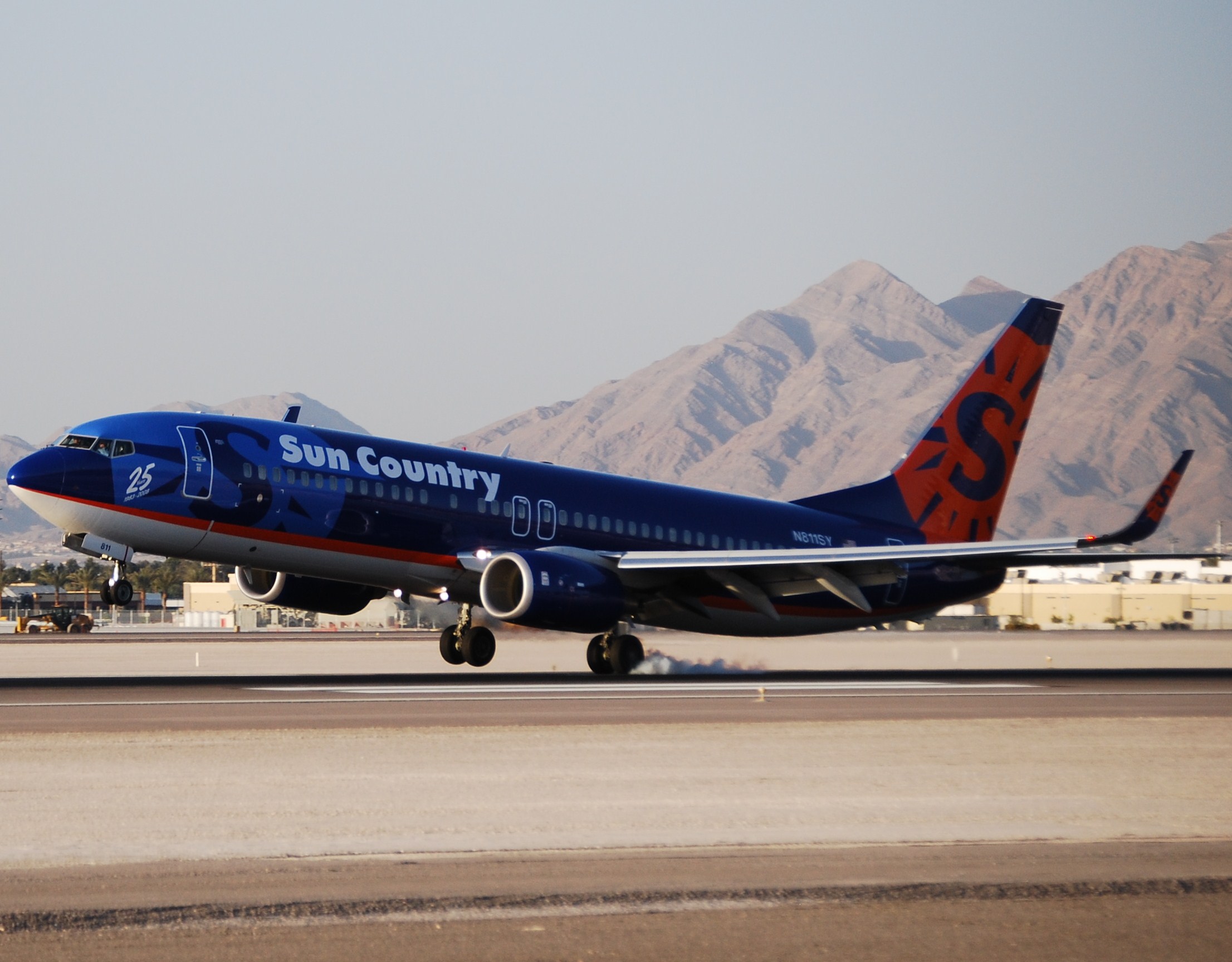 SUN COUNTRY 738 (2418146124)