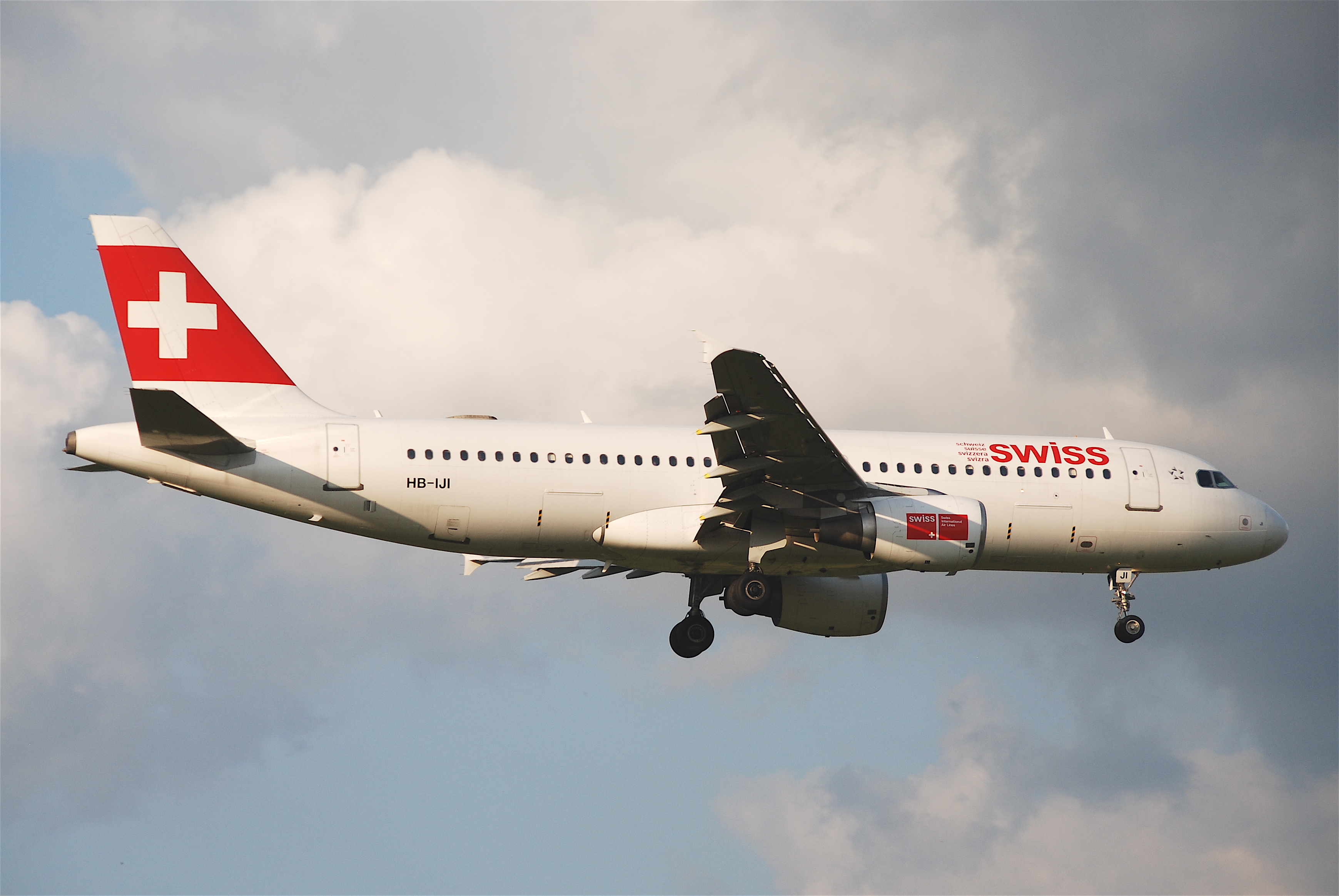 Swiss Airbus A320-214; HB-IJI@ZRH;30.06.2011 601cl (5896847475)