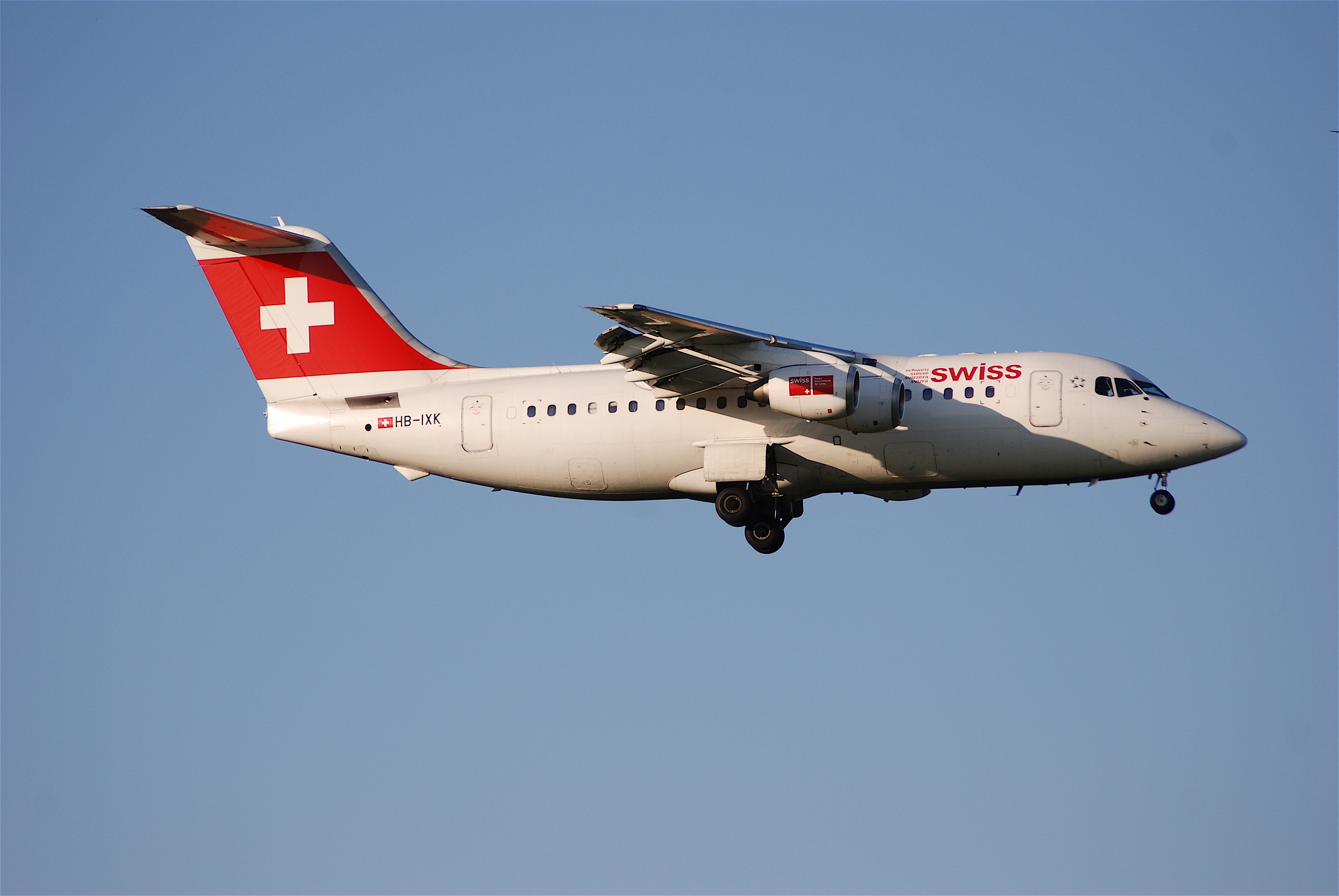 Swiss Avro RJ 85, HB-IXK@ZRH,14.04.2007-459cc - Flickr - Aero Icarus