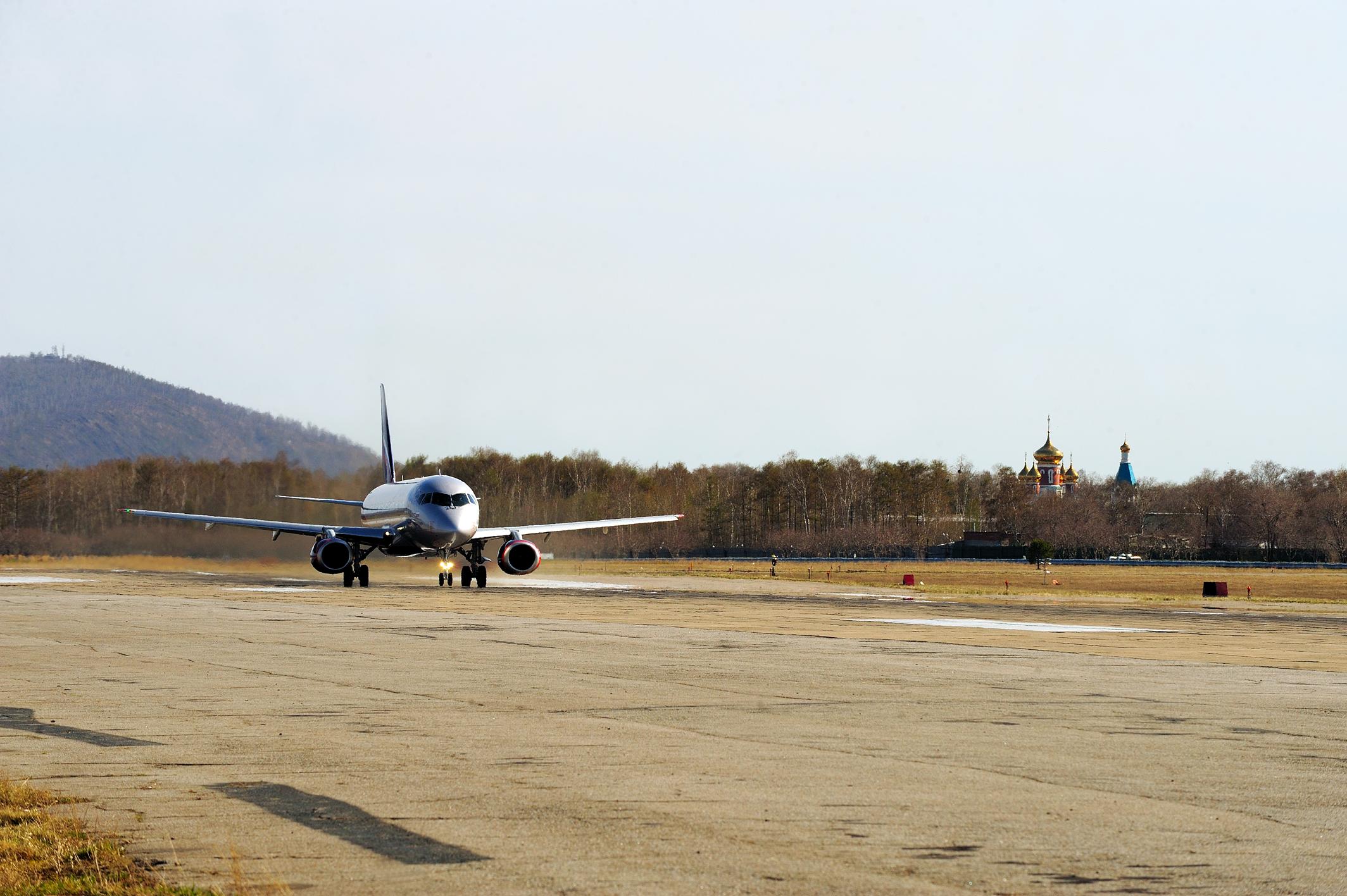 Taxiing with a church behind (6082496652) (2)