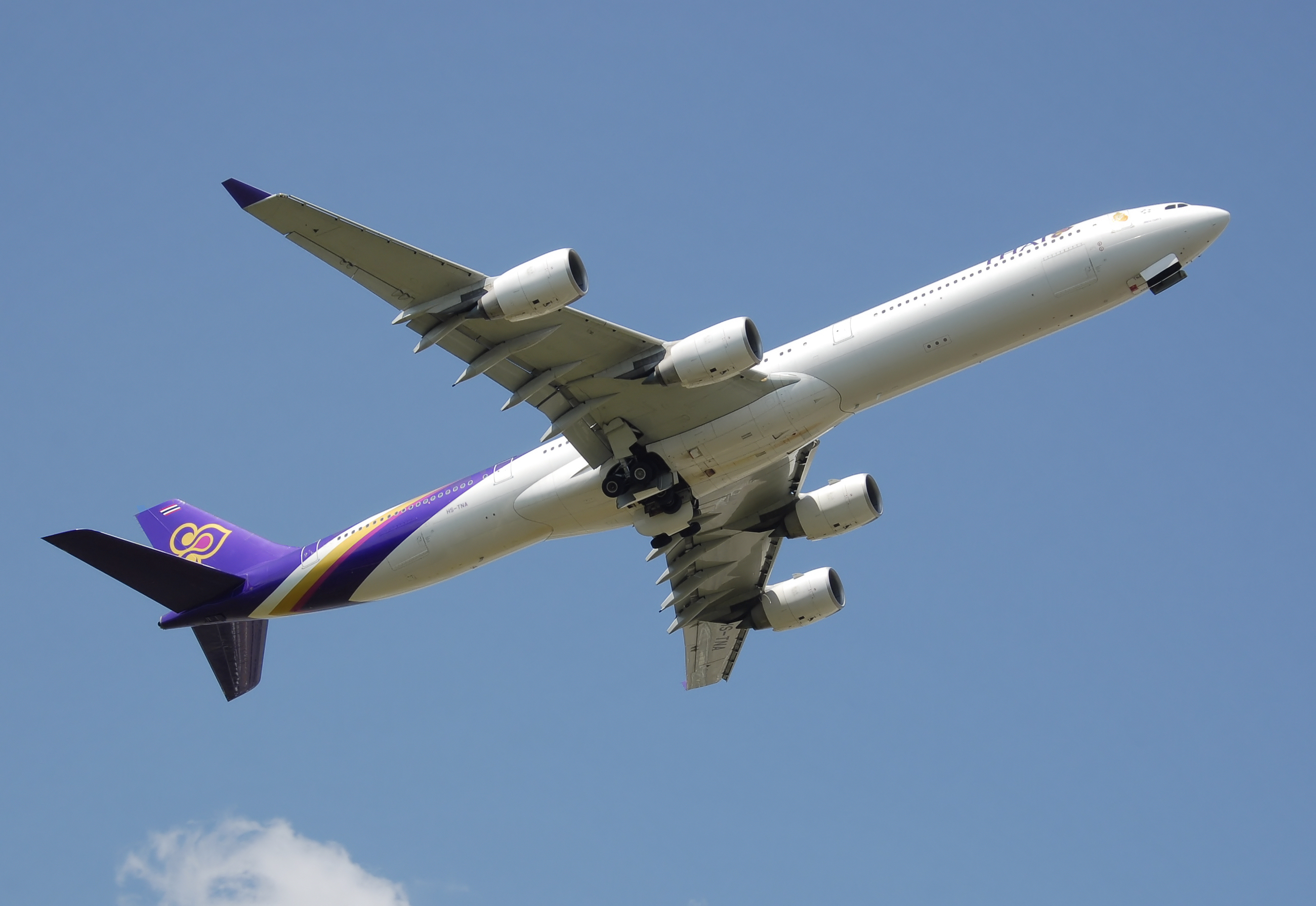 Thai airways a340-600 hs-tna takeoff arp