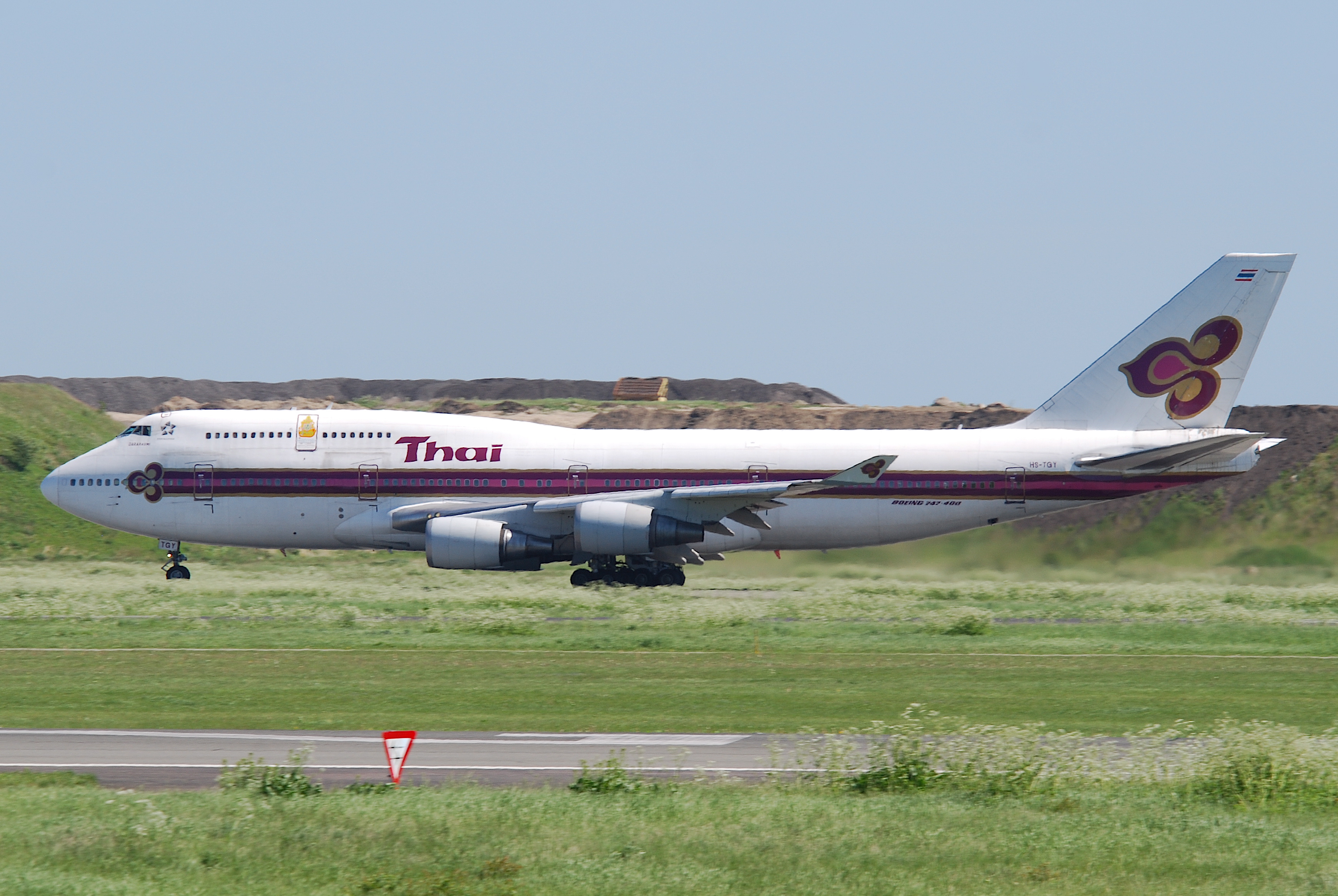 Thai Airways Boeing 747-400; HS-TGY@CPH;03.06.2010 574ch (4688625216) (2)