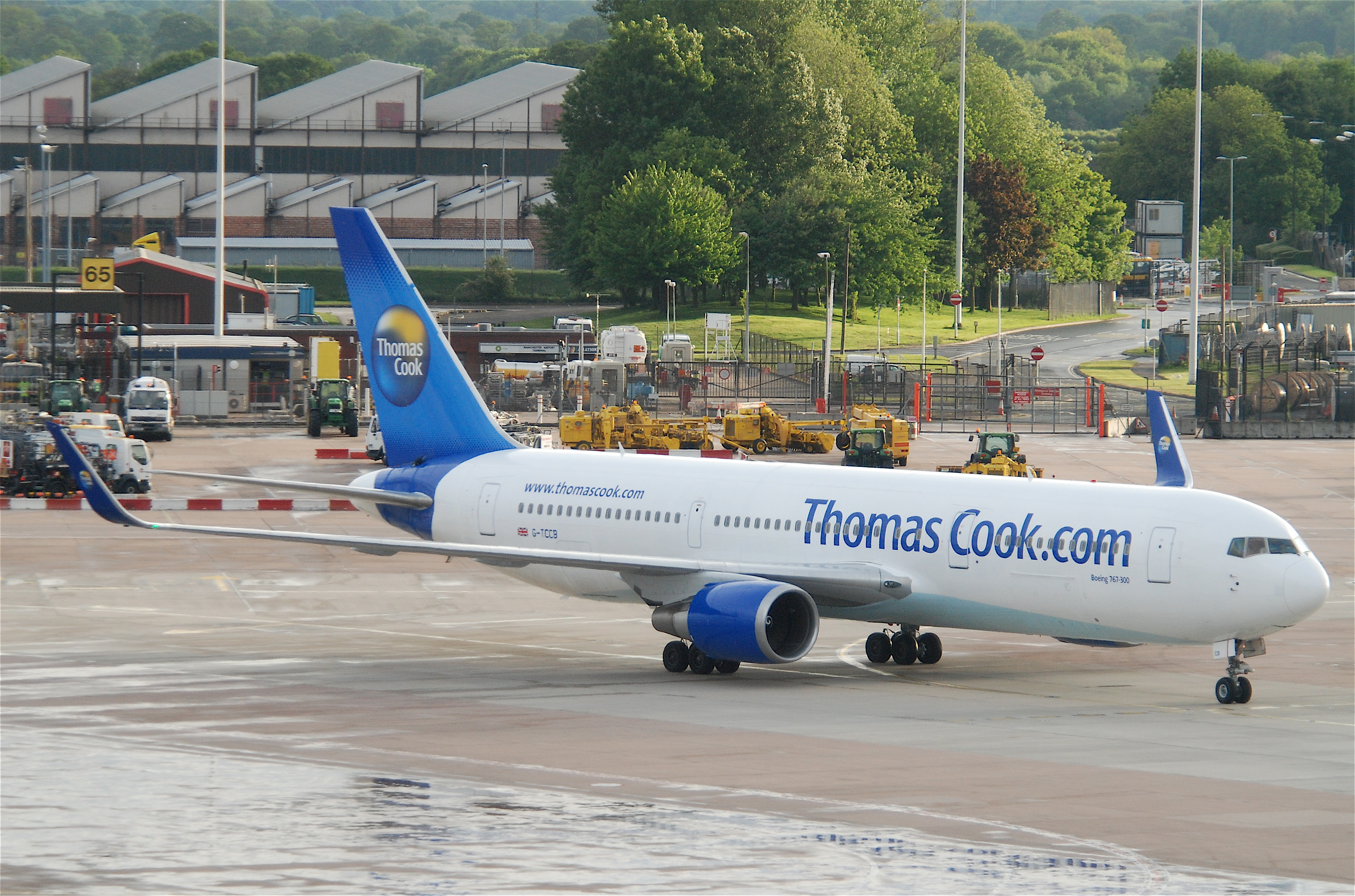 Thomas Cook Airlines Boeing 767-31KER; G-TCCB@MAN;14.05.2011 596go (5732967694)