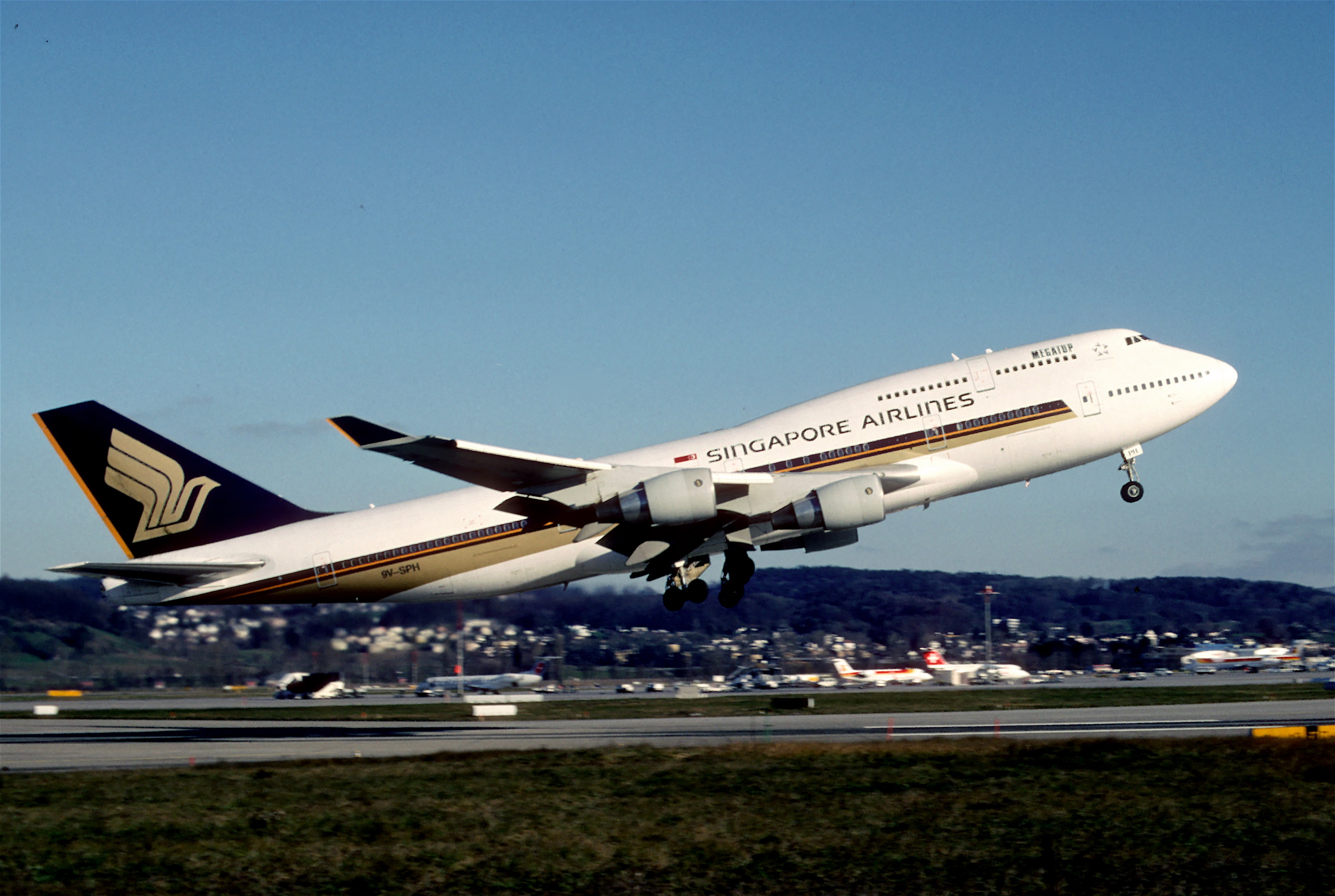 268al - Singapore Airlines Boeing 747-412; 9V-SPH@ZRH;07.12.2003 (6138498368)
