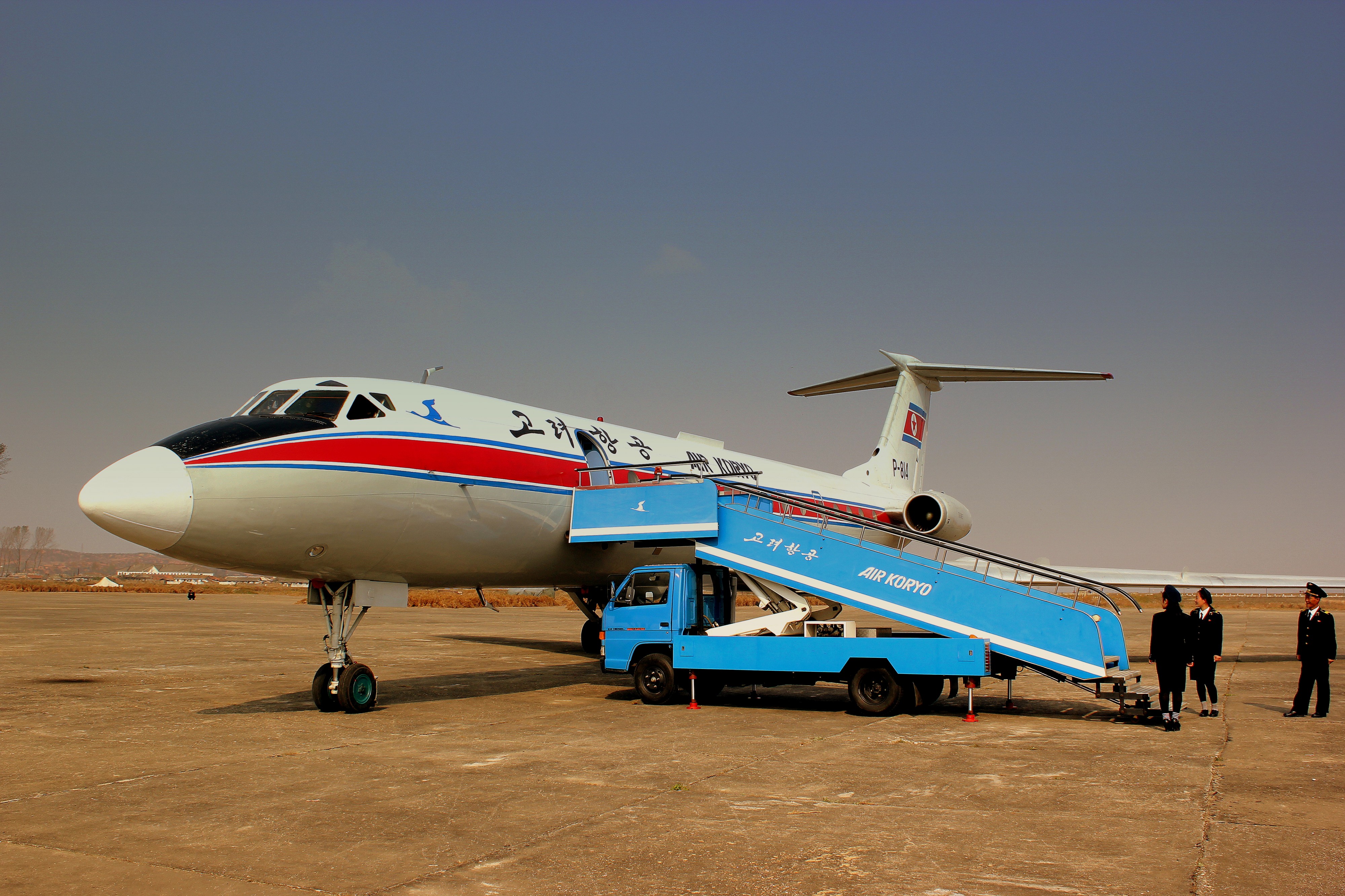 AIR KORYO TUPOLEV TU134 P814 FLIGHT JS5205 ON ARRIVAL AT SONDOK HAMHUNG AIRPORT DPR KOREA OCT 2012 (8157525391)