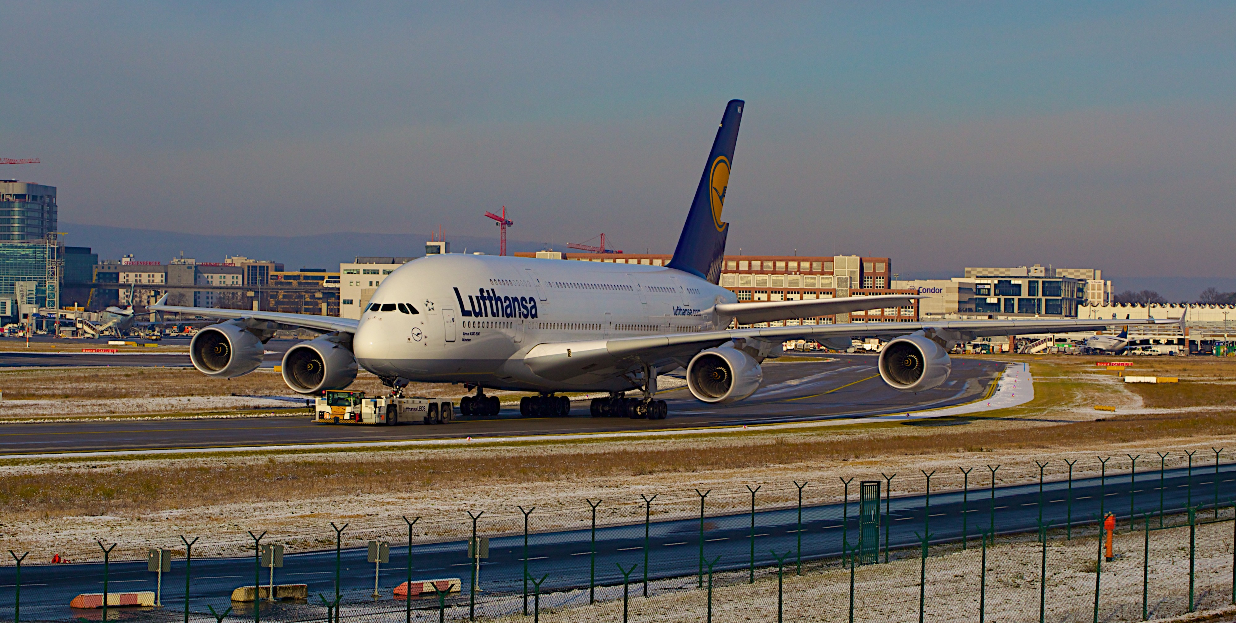 Airbus A380 (9330743410) (2)