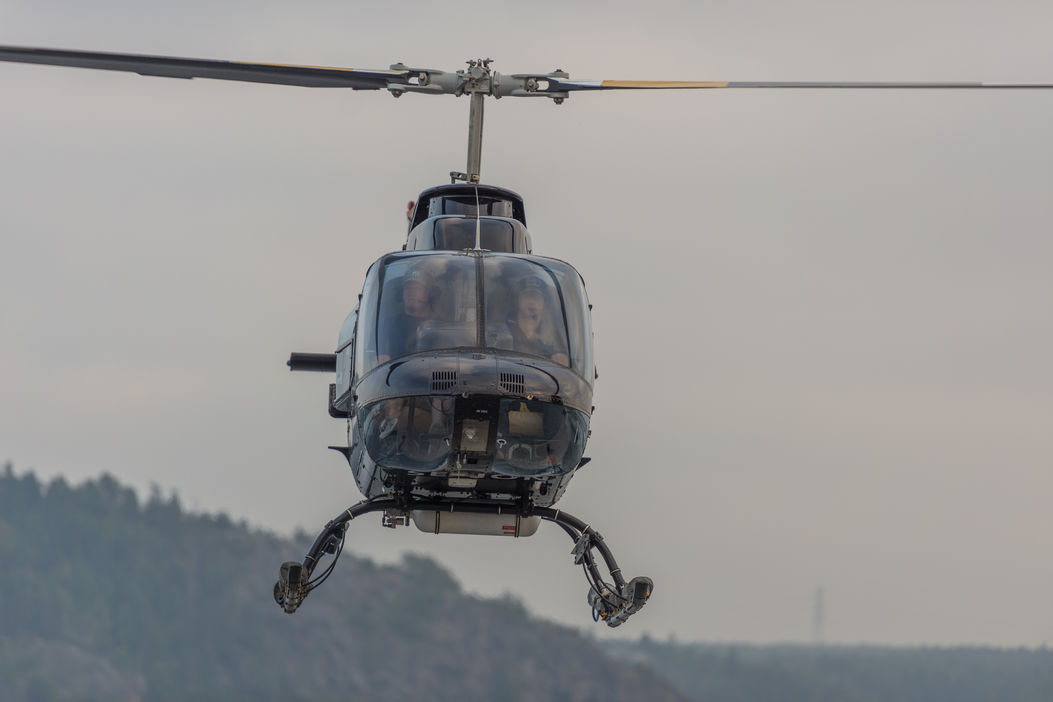 Bell 206B Jet Ranger III September 2014 01