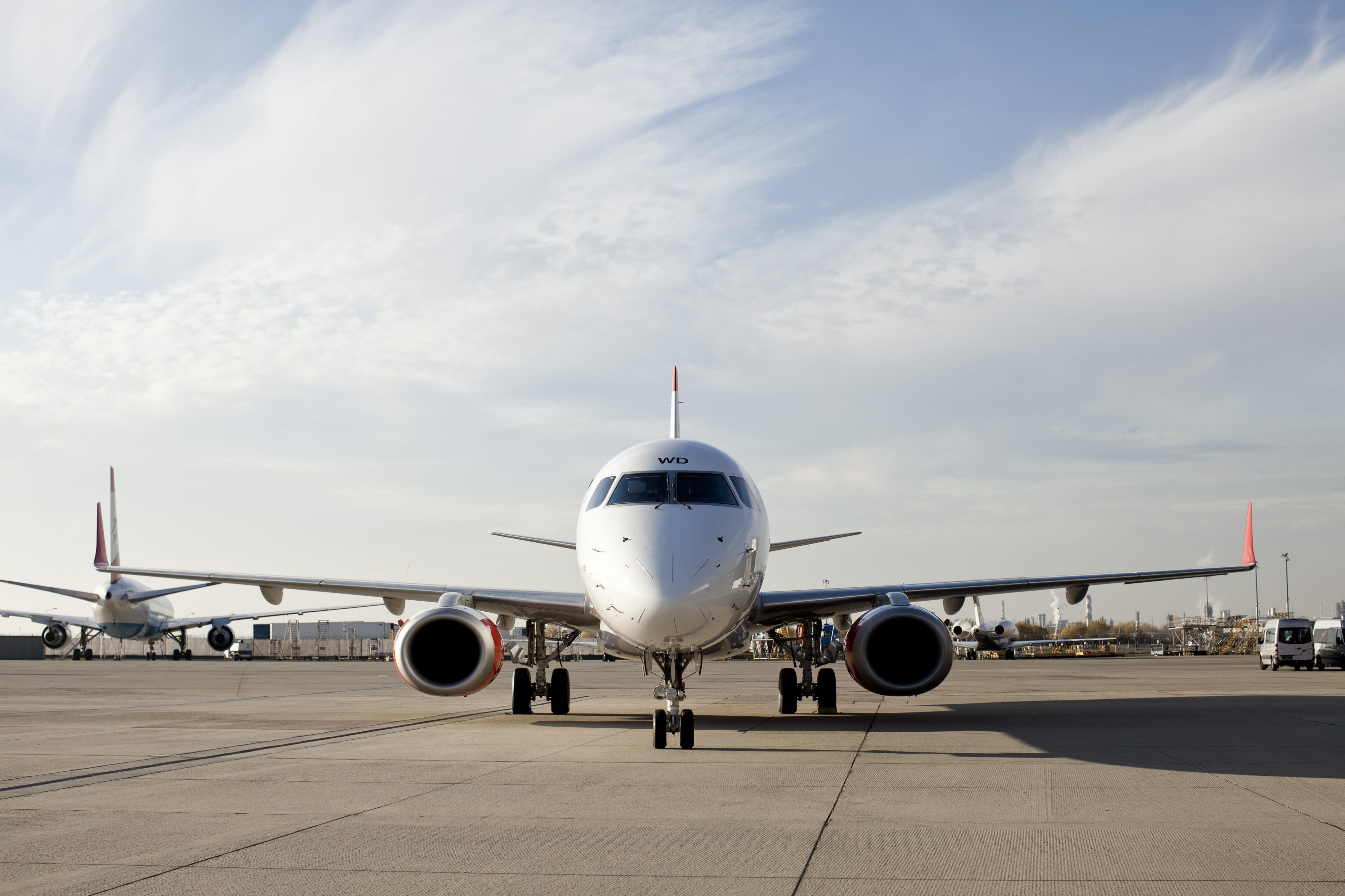 Embraer 195 (23195559171)