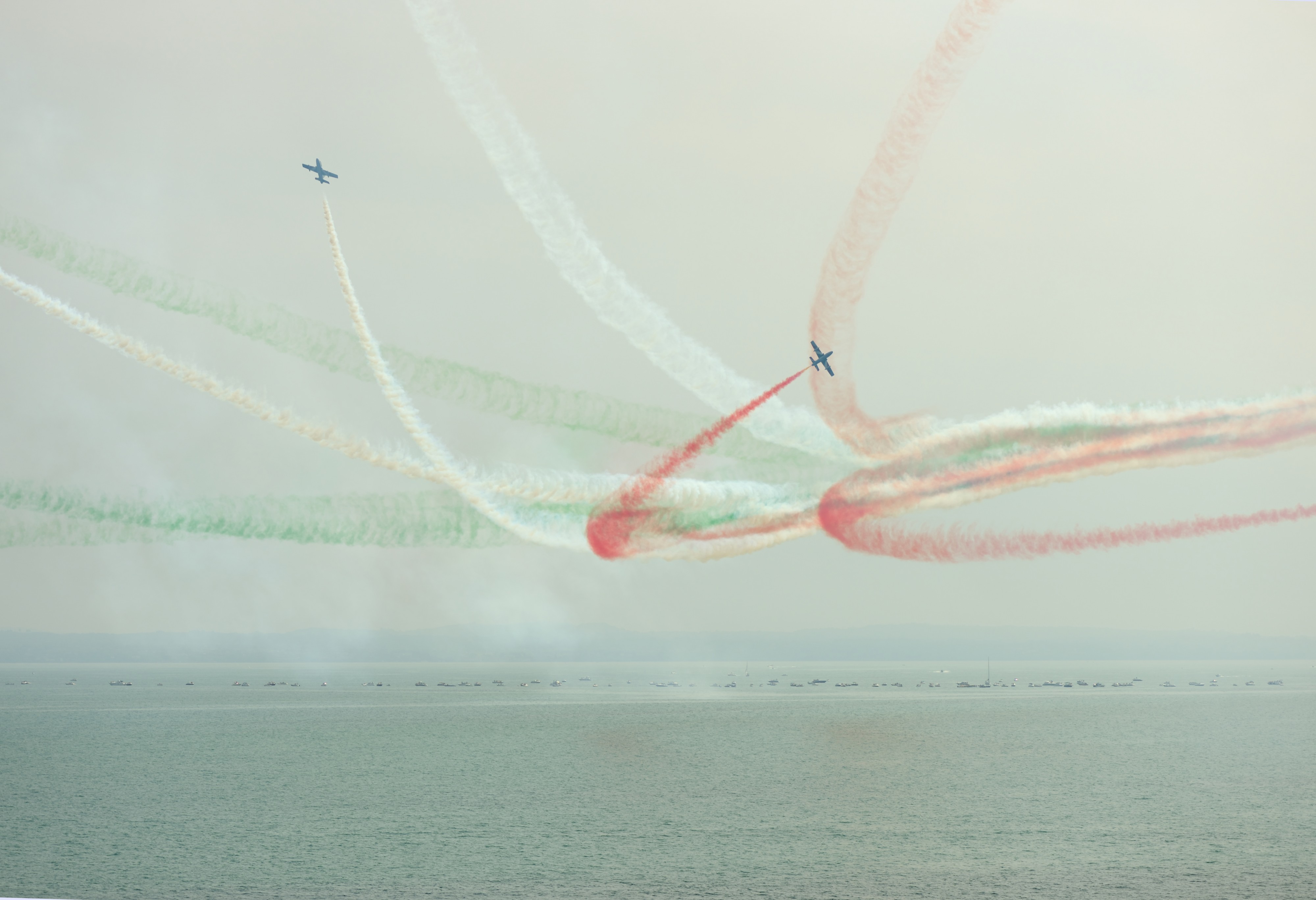 Frecce tricolori Air show Valtenesi del Garda Manerba 2016 figure scintilla