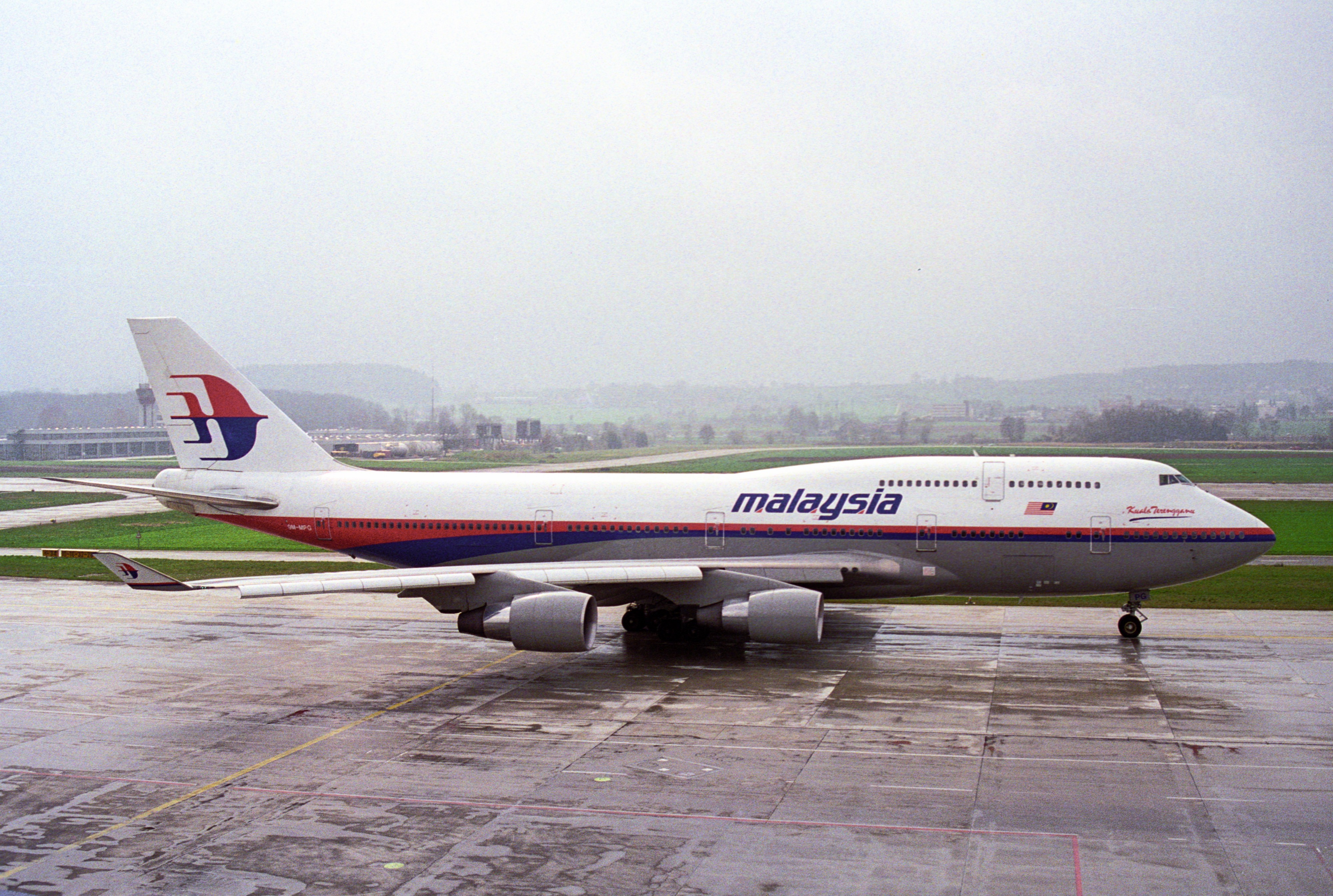 Malaysia Airlines Boeing 747-400; 9M-MPG@ZRH;11.04.1996 (4992498687)