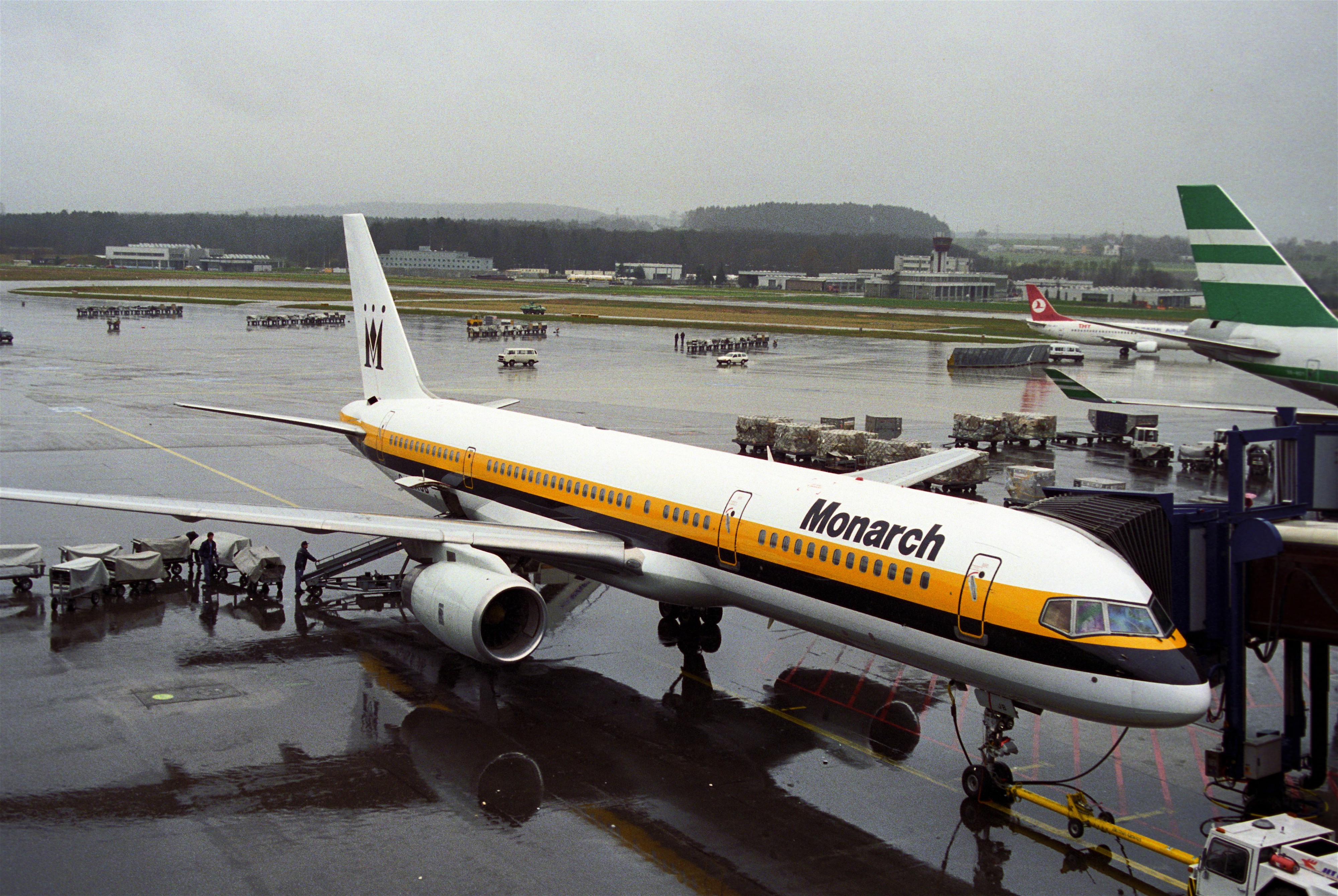 Monarch Airlines Boeing 757; G-DAJB@ZRH;18.03.1995 (4712453281)