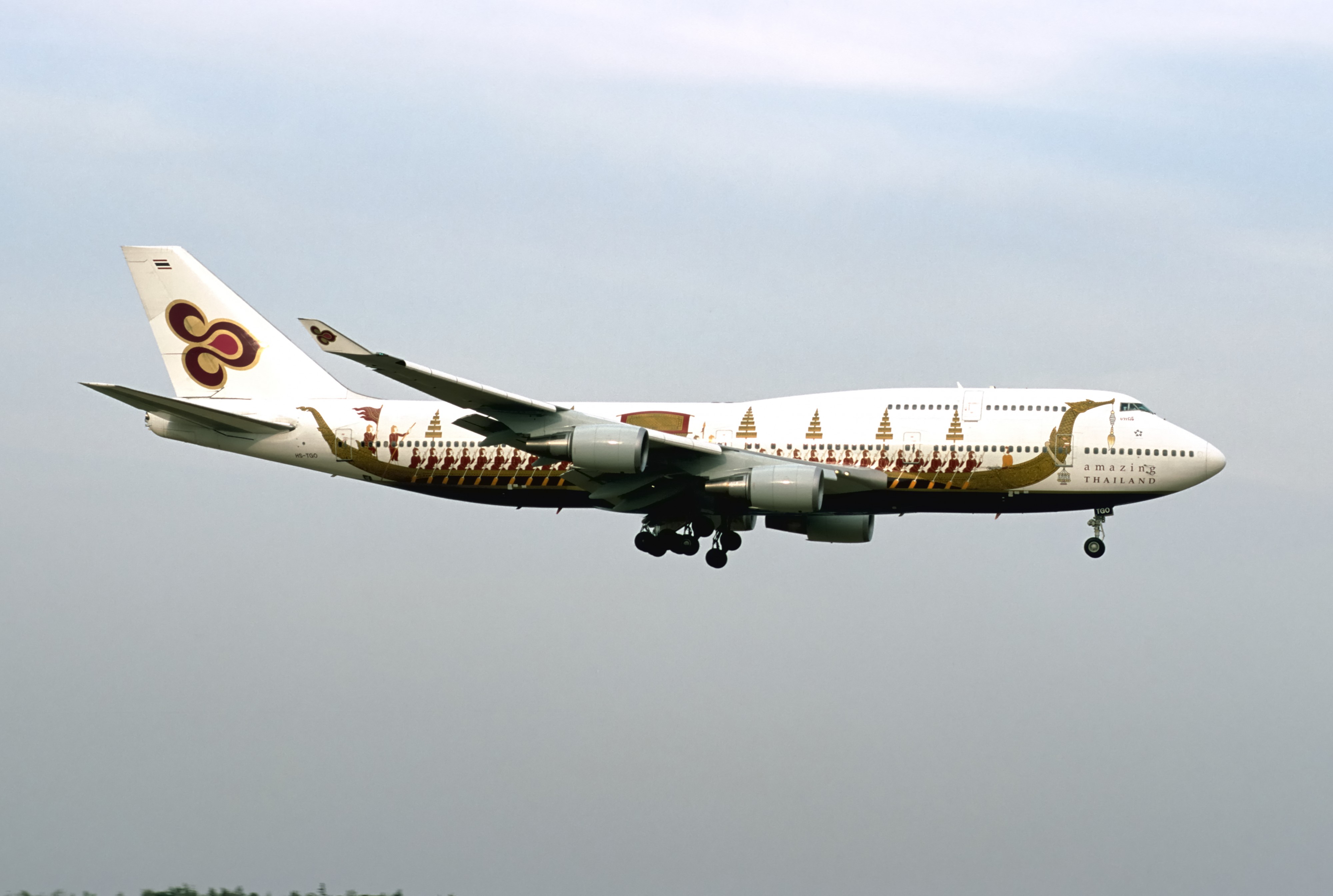 THAI AIRWAYS INTERNATIONAL B747-4D7 (HS-TGO 26609 1001) (4081425403)