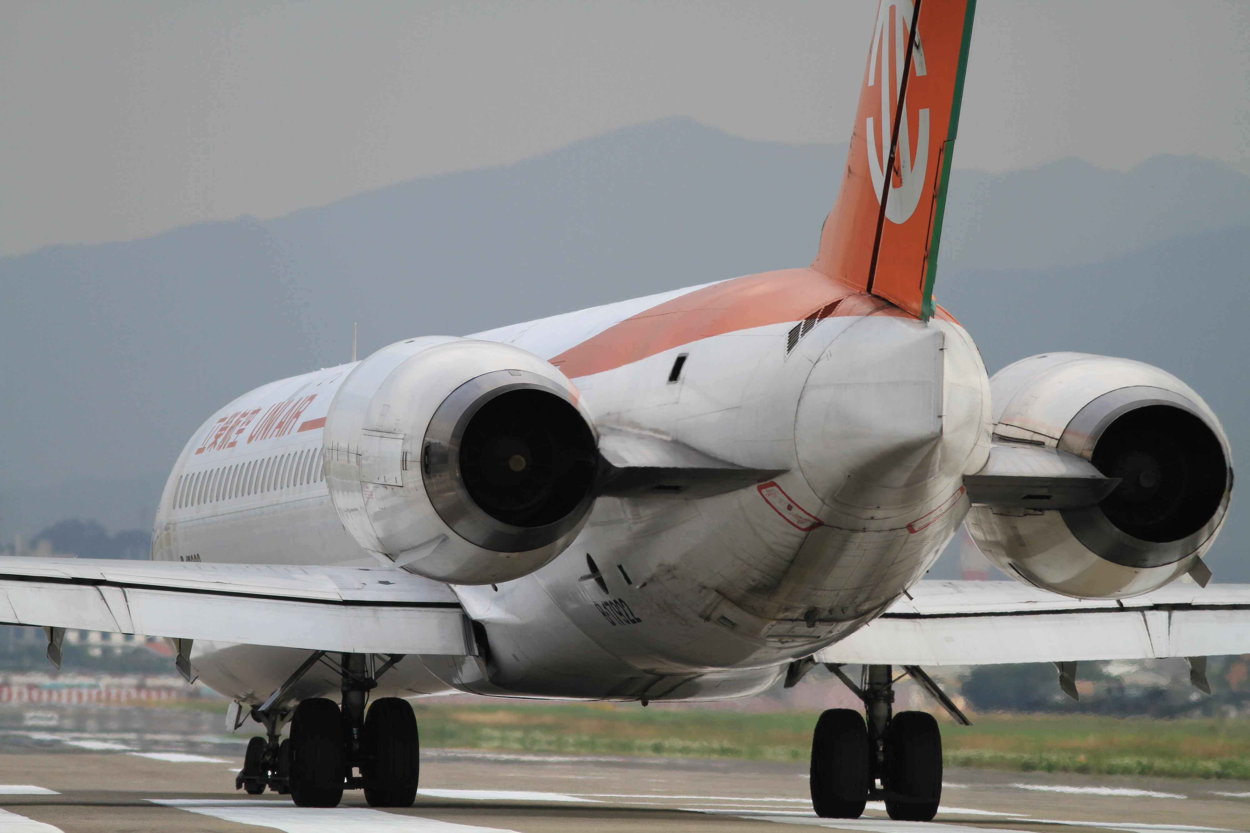 Uni Air MD-90-30(B-17922) (4348978402)