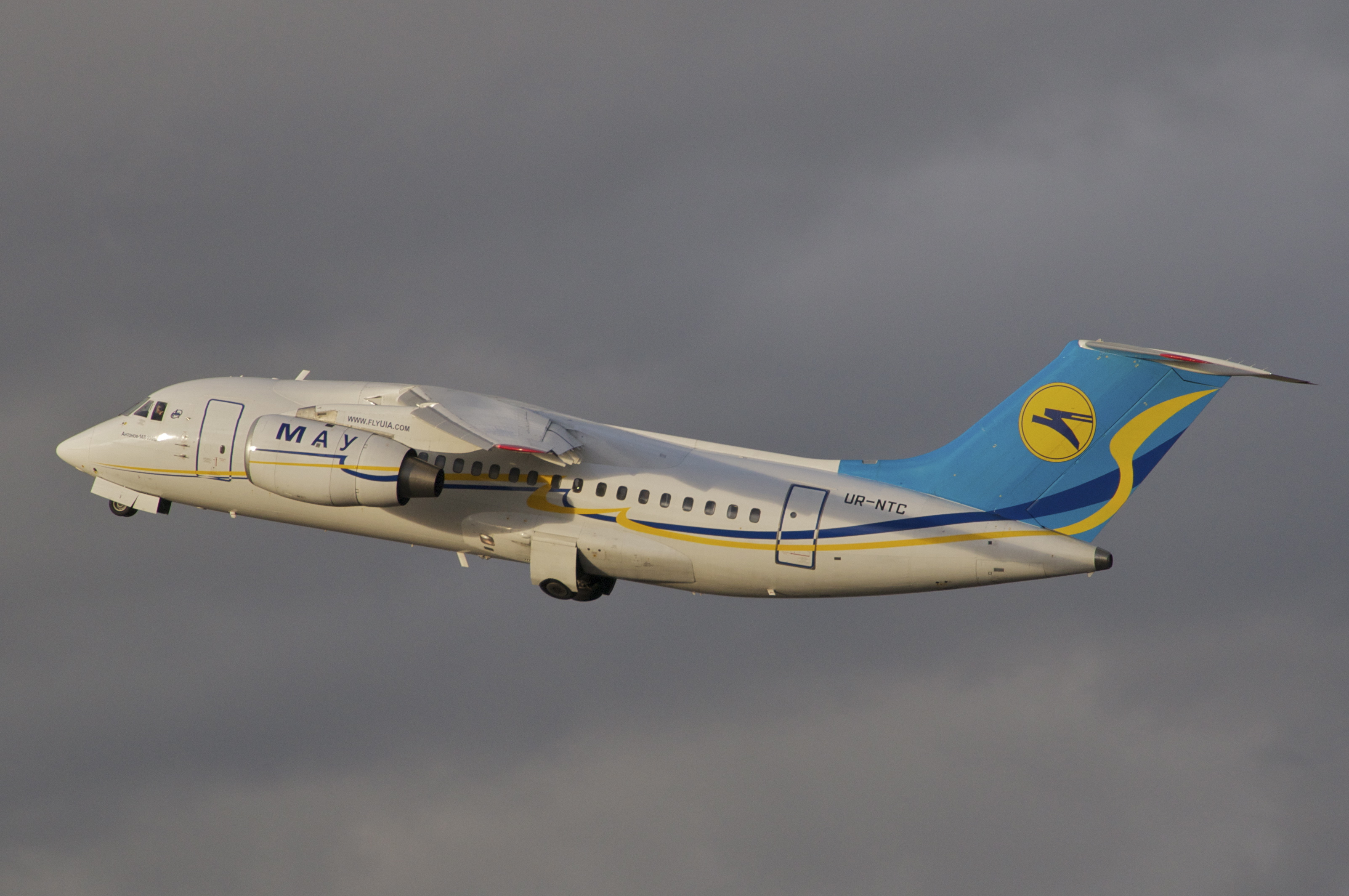 Ukraine International Airlines Antonov An-148-100B; UR-NTC@TXL;30.12.2012 684di (8332160339)