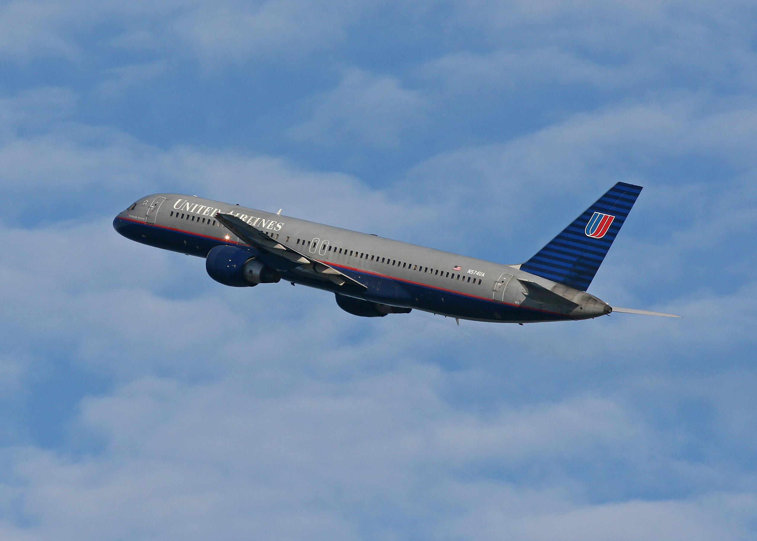 United N574UA 757