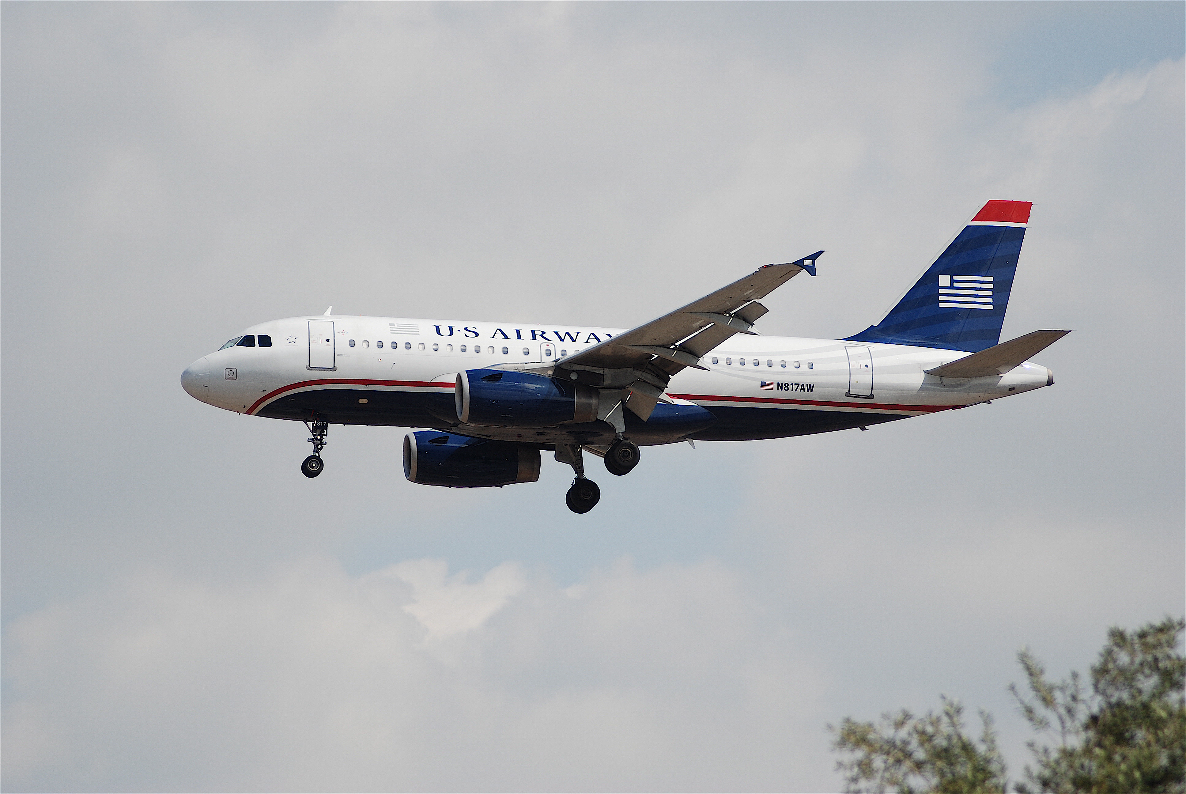 US Airways Airbus A319-131; N817AW@LAX;21.04.2007 466gl (4289187782)