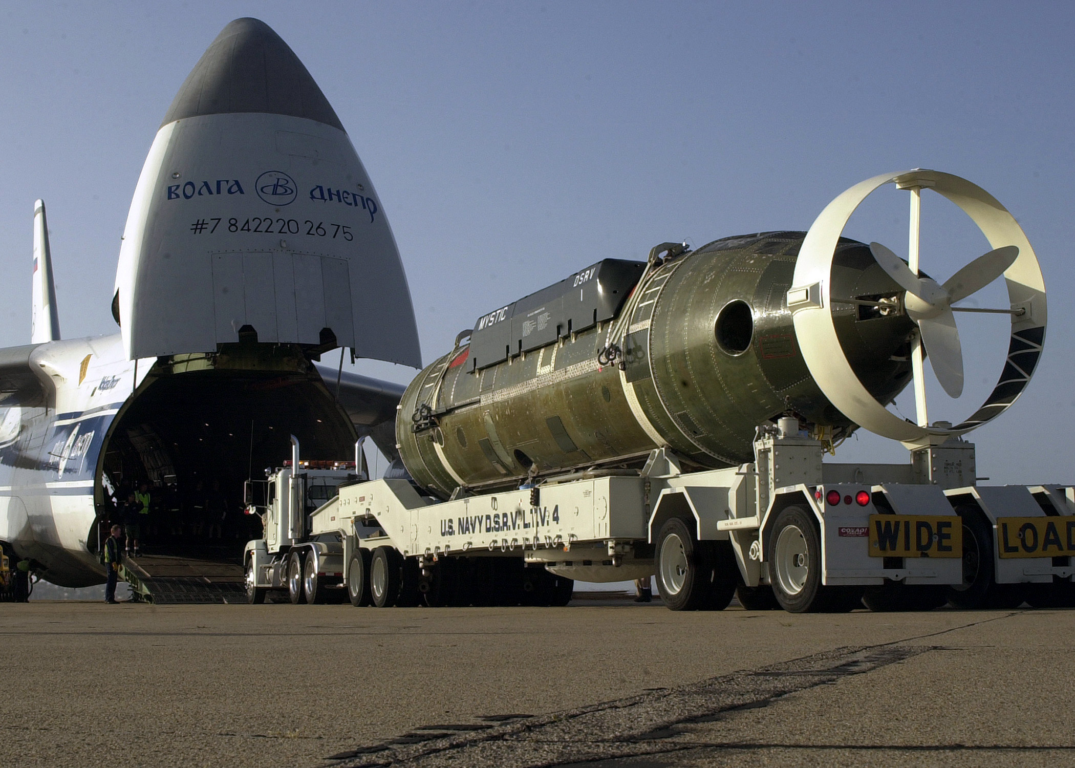 US Navy 040429-N-7949W-001 The Deep Submergence Rescue Vehicle Mystic (DSRV 1) is carefully loaded onto a Russian-built An-124 Condor (Antonov)