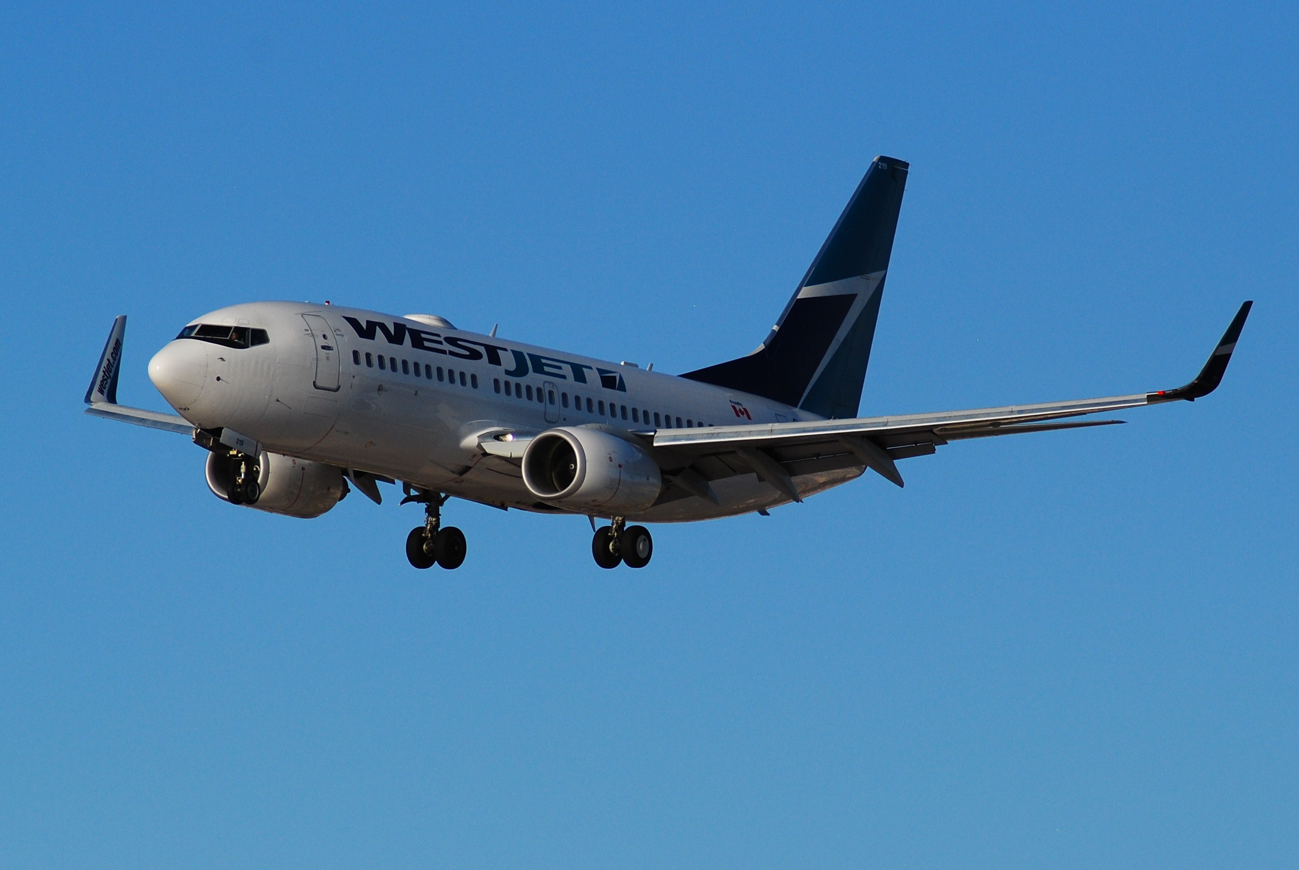 WESTJET 737-700 (2845075026)