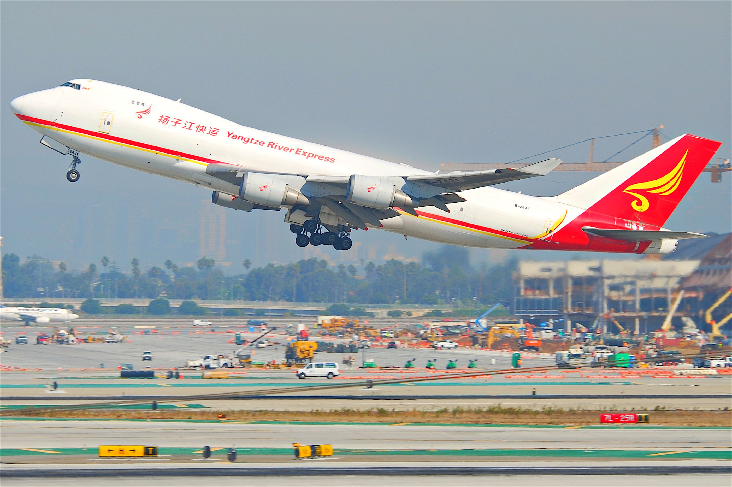 Yangtze River Express Boeing 747-400F; B-2431@LAX;10.10.2011 622kn (6482452779)