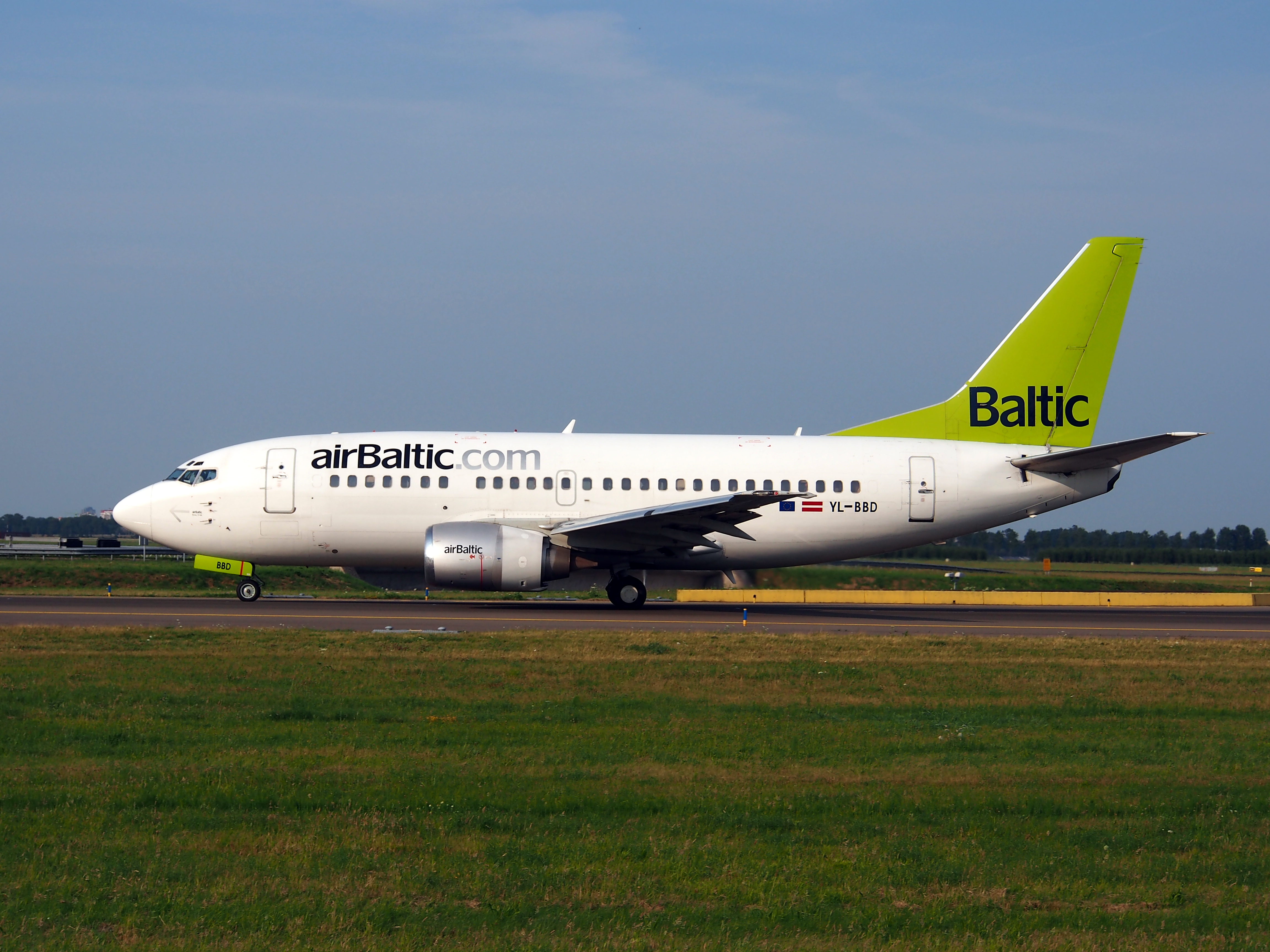YL-BBD Air Baltic Boeing 737-53S - cn 29075, taxiing 22july2013 pic-003