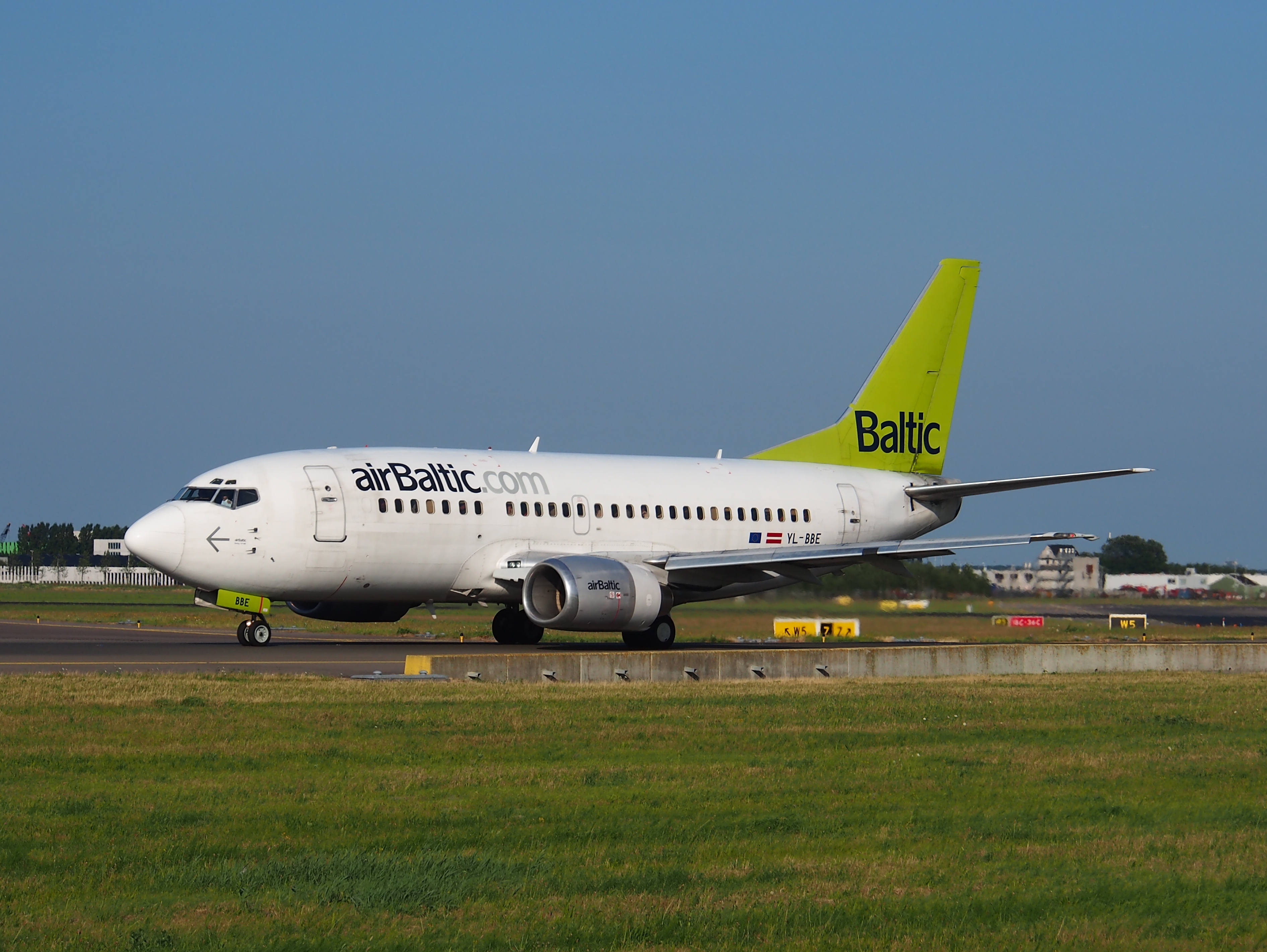 YL-BBE Air Baltic Boeing 737-53S - cn 29073 taxiing 18july2013 pic-003