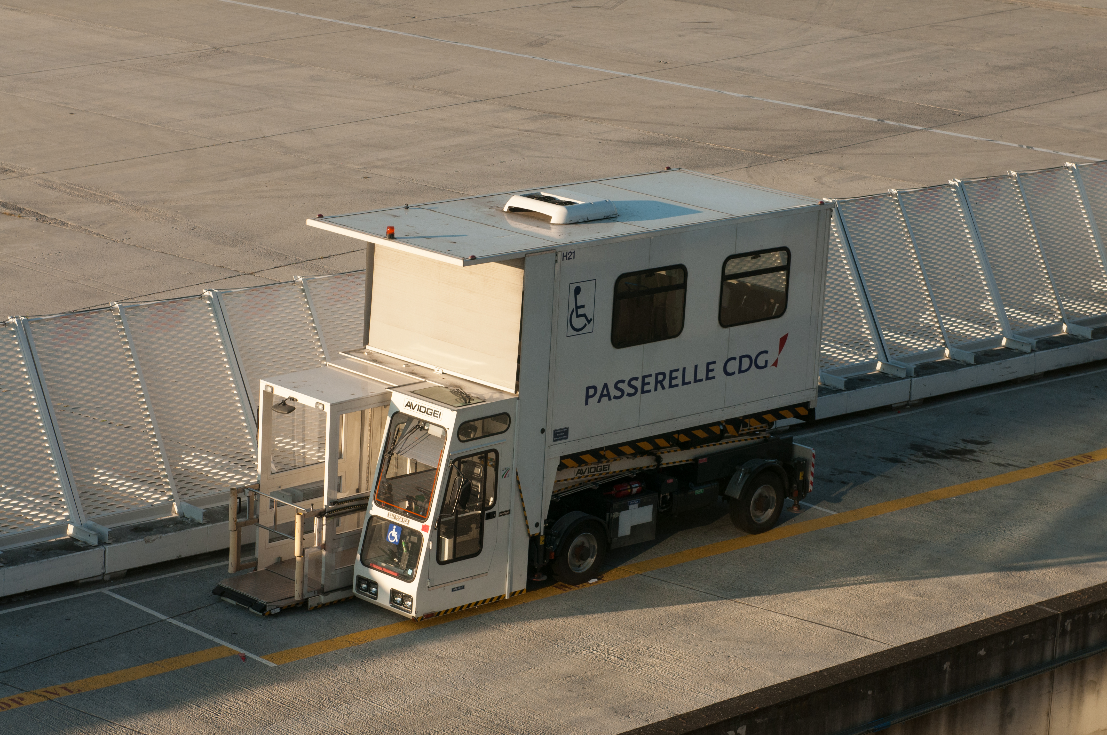 15-07-11-Flughafen-Paris-CDG-RalfR-N3S 8840