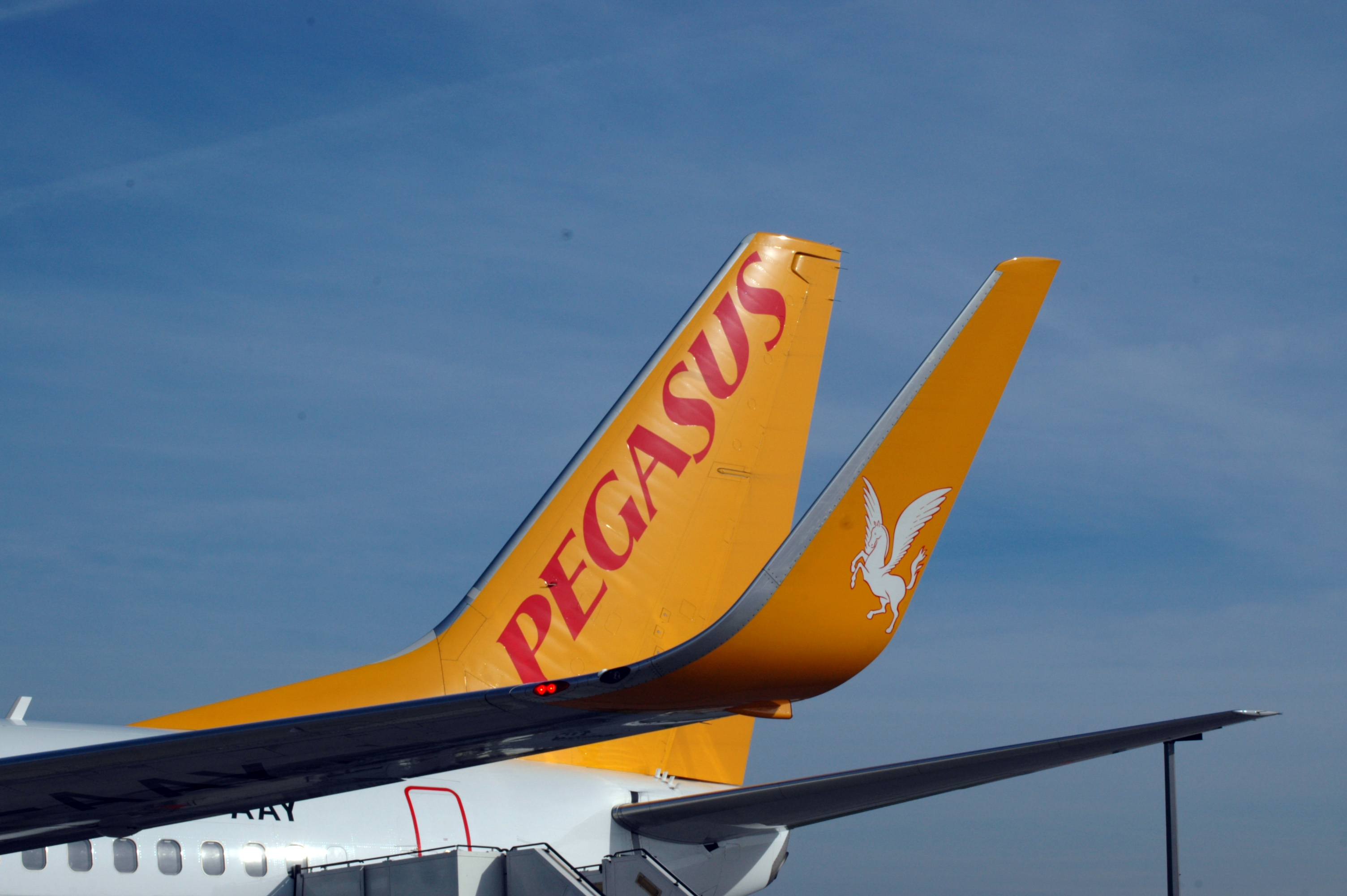 2011-05-18-flughafen-erfurt-by-RalfR-24