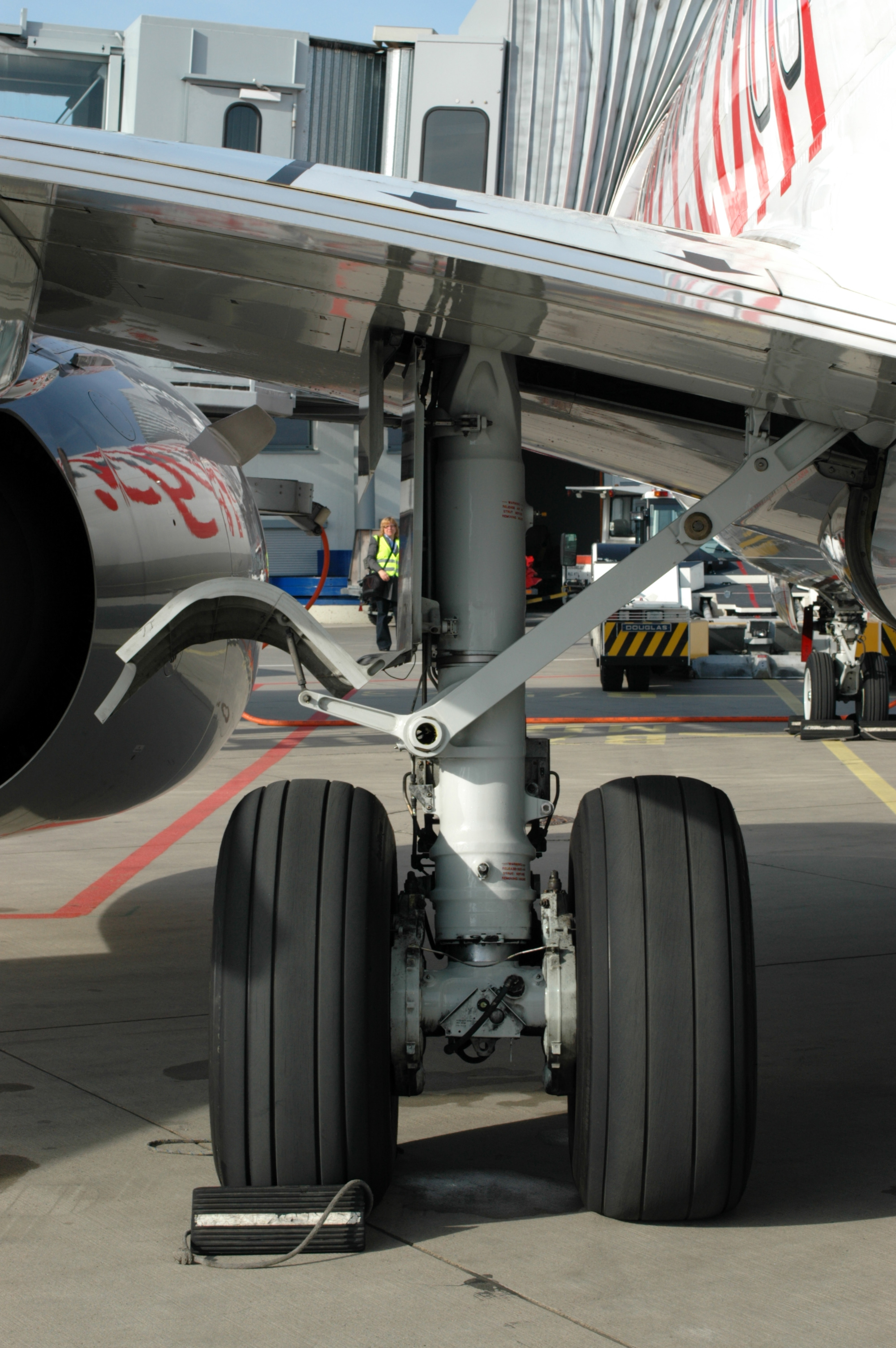 2011-05-18-flughafen-erfurt-by-RalfR-30