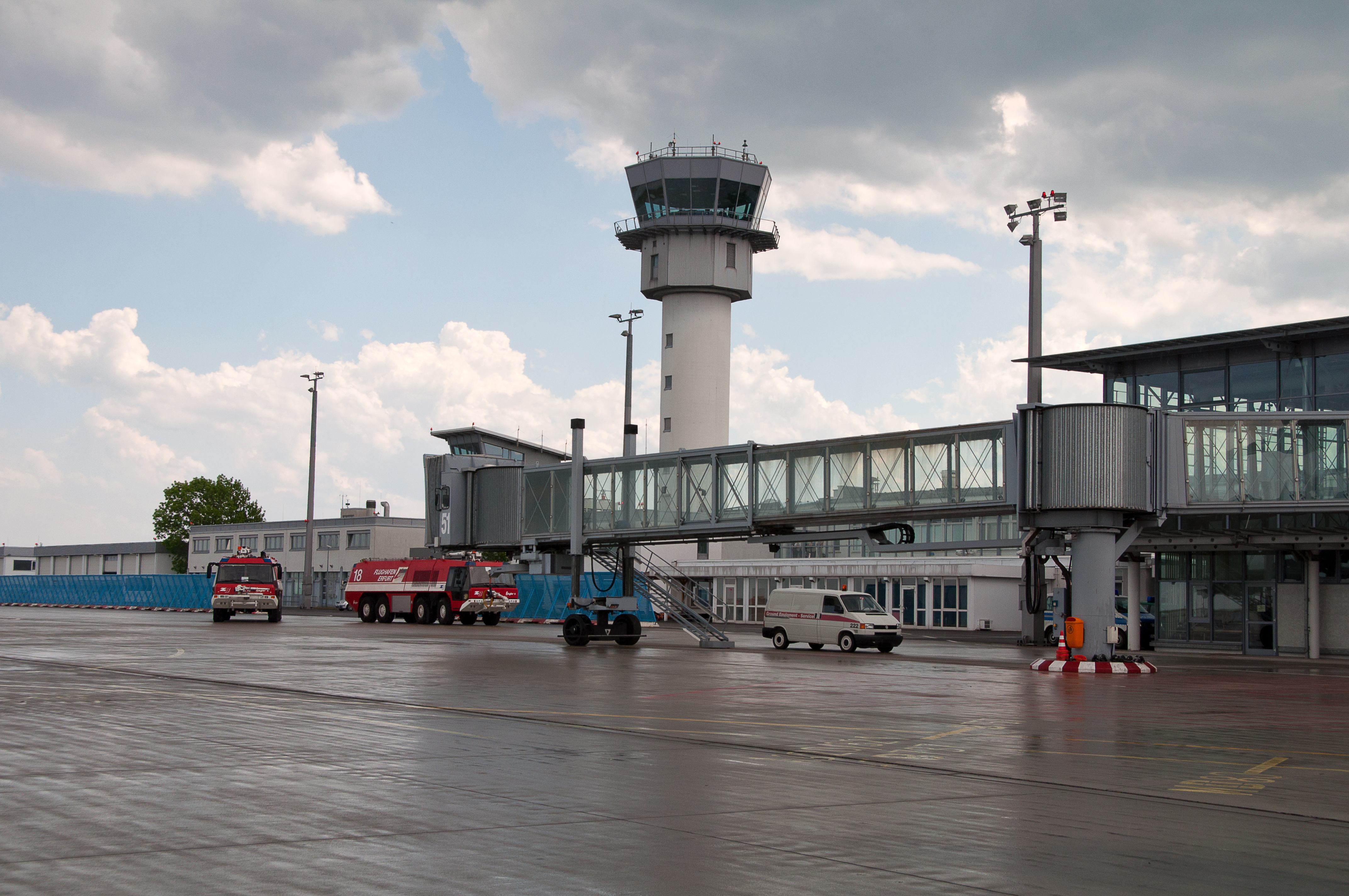 2011-05-19-flughafen-erfurt-by-RalfR-21