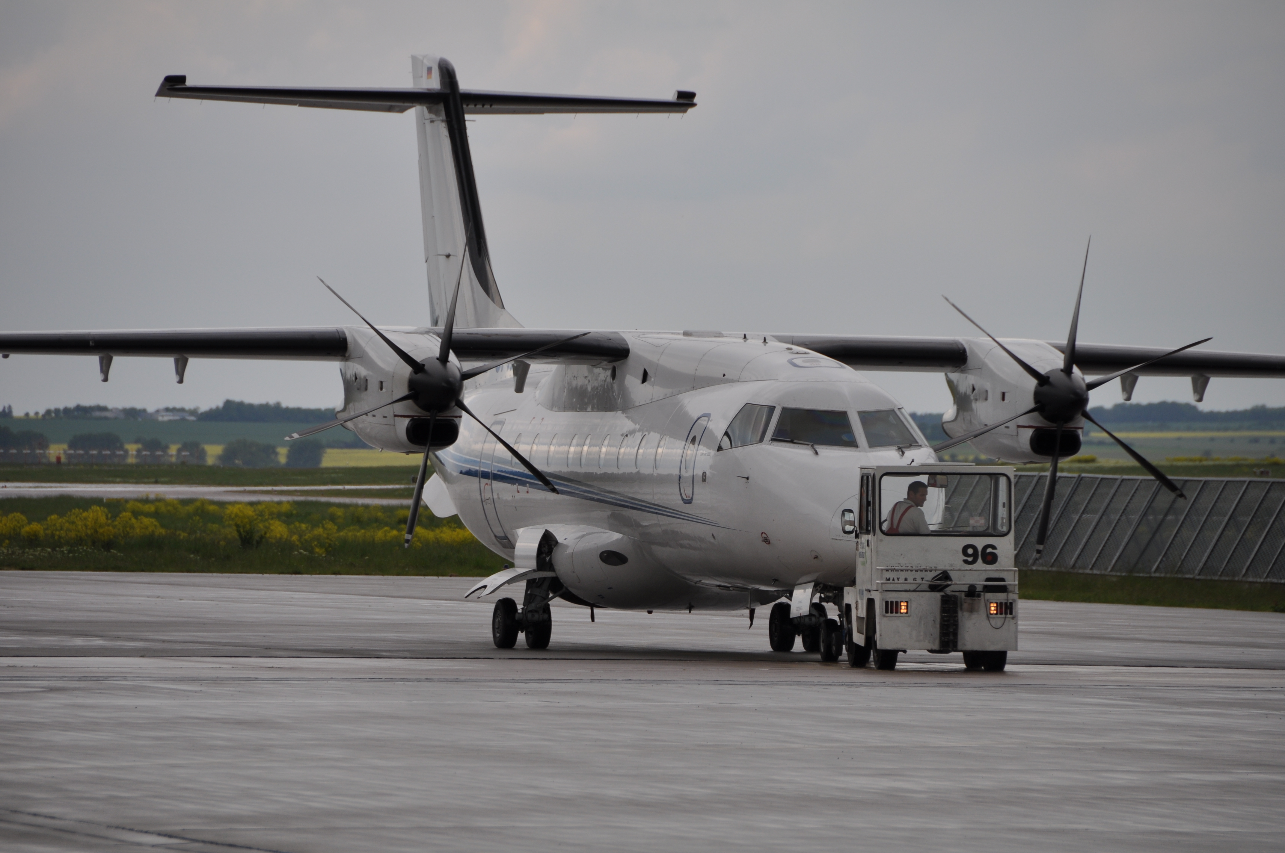 2011-ß5-19-flughafen-erfurt-by-RalfR-36