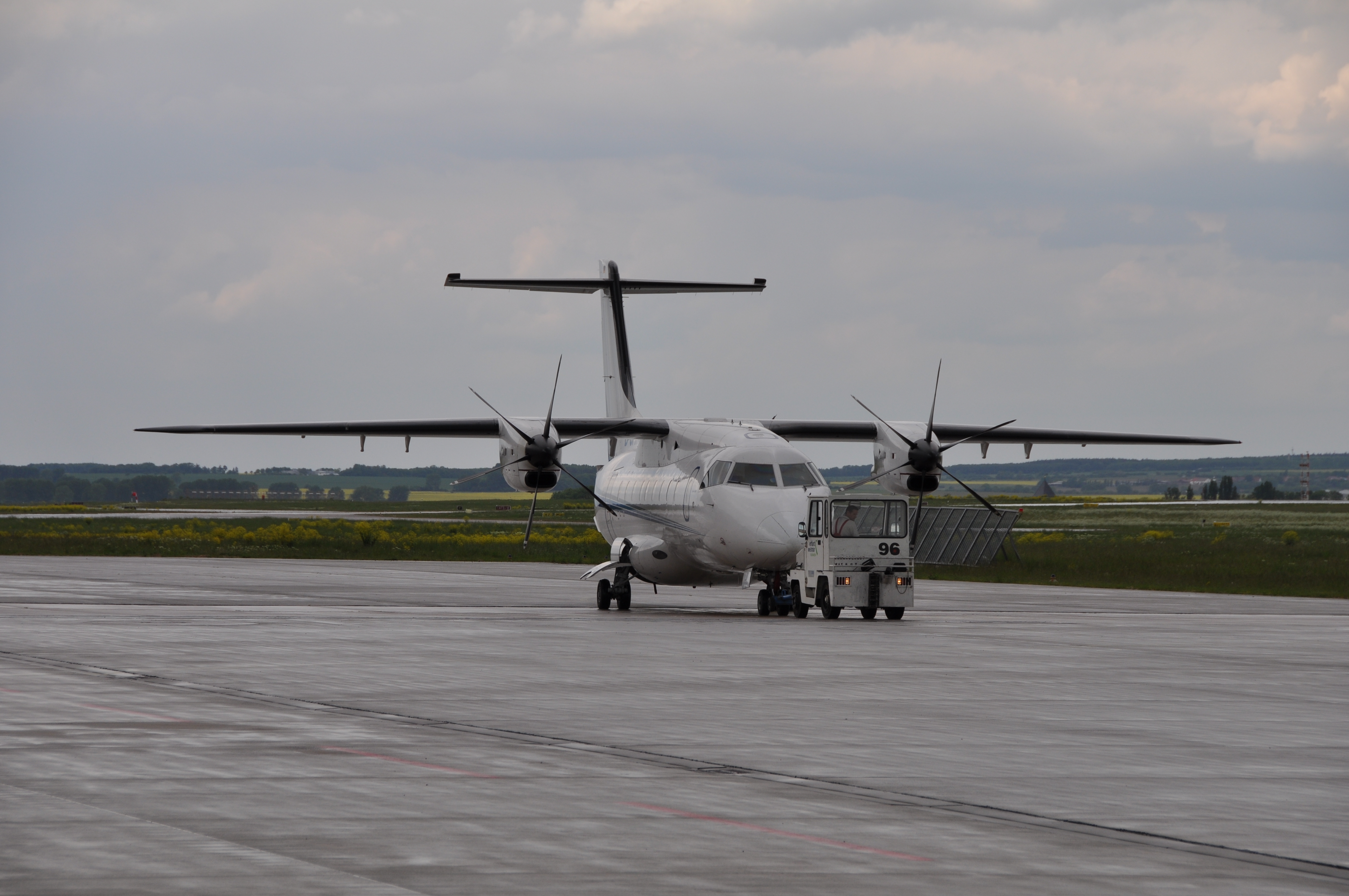 2011-ß5-19-flughafen-erfurt-by-RalfR-37